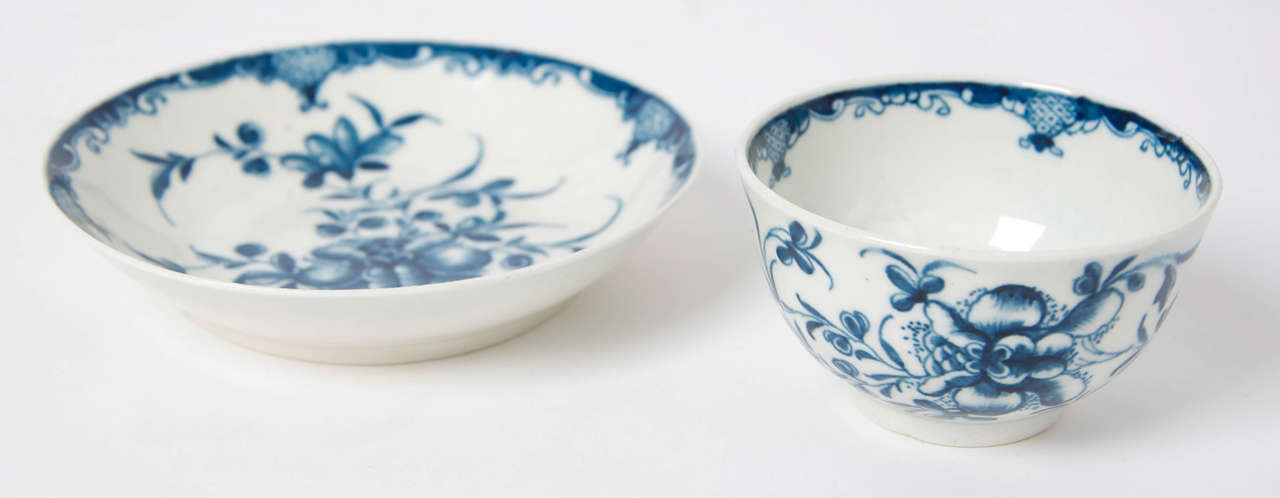 Dies ist eine gute frühe:: erste Periode oder Arzt Wand:: Worcester Porzellan Teeschale und Untertasse:: dekoriert in Kobaltblau mit dem 