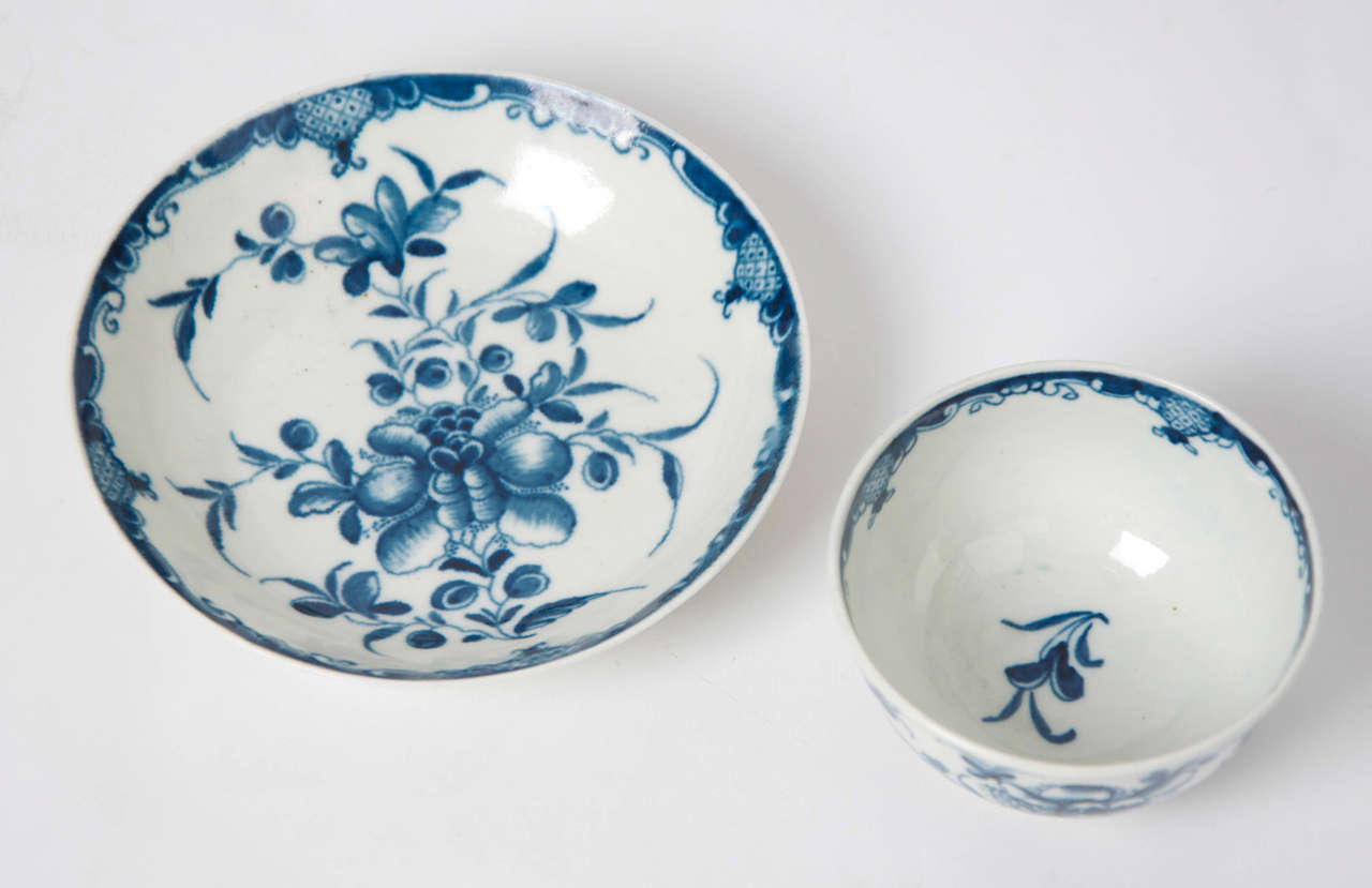 Erste Periode Worcester Porzellan blau und weiß Tee Schüssel und Untertasse:: ca. 1765 (George III.)