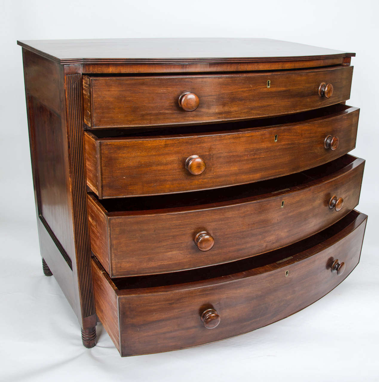 Georgian Regency Period Bow Fronted Chest with Reeded Detail, English circa 1825 In Good Condition For Sale In Lincoln, Lincolnshire