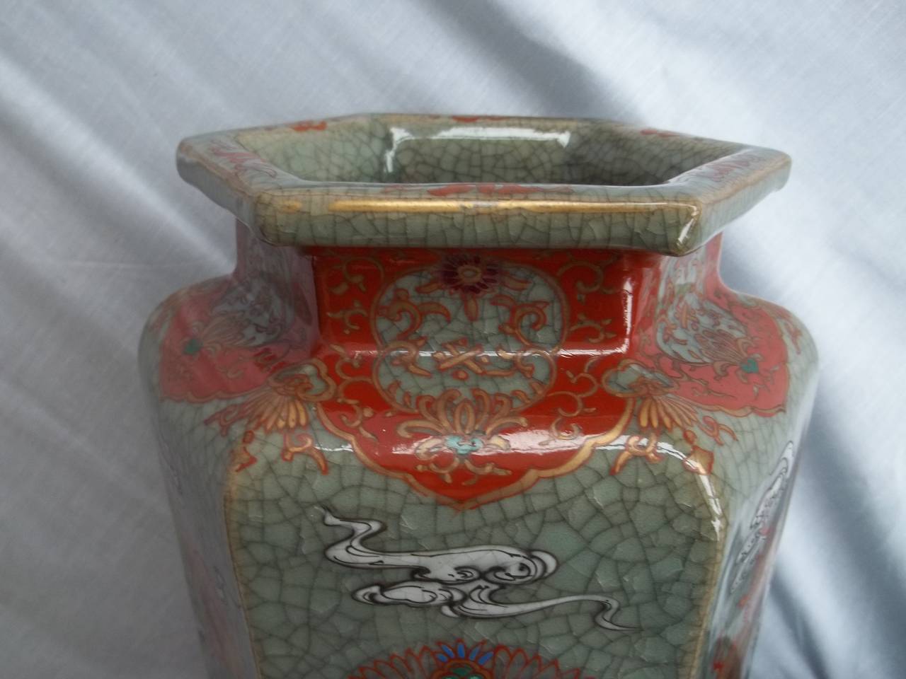 Großes Pärchen chinesischer Vasen Porzellan handbemalte Drachen:: Qing um 1900 (Handbemalt)