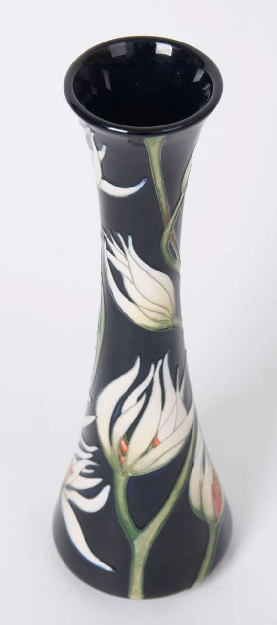Moorcroft Pottery Vase by Samantha Johnson in White Lily Pattern, 2004 1