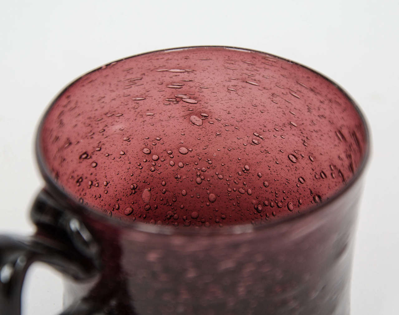 Raros vaso y platillo georgianos de vidrio amatista soplado a mano, hacia 1800 en Bueno estado para la venta en Lincoln, Lincolnshire