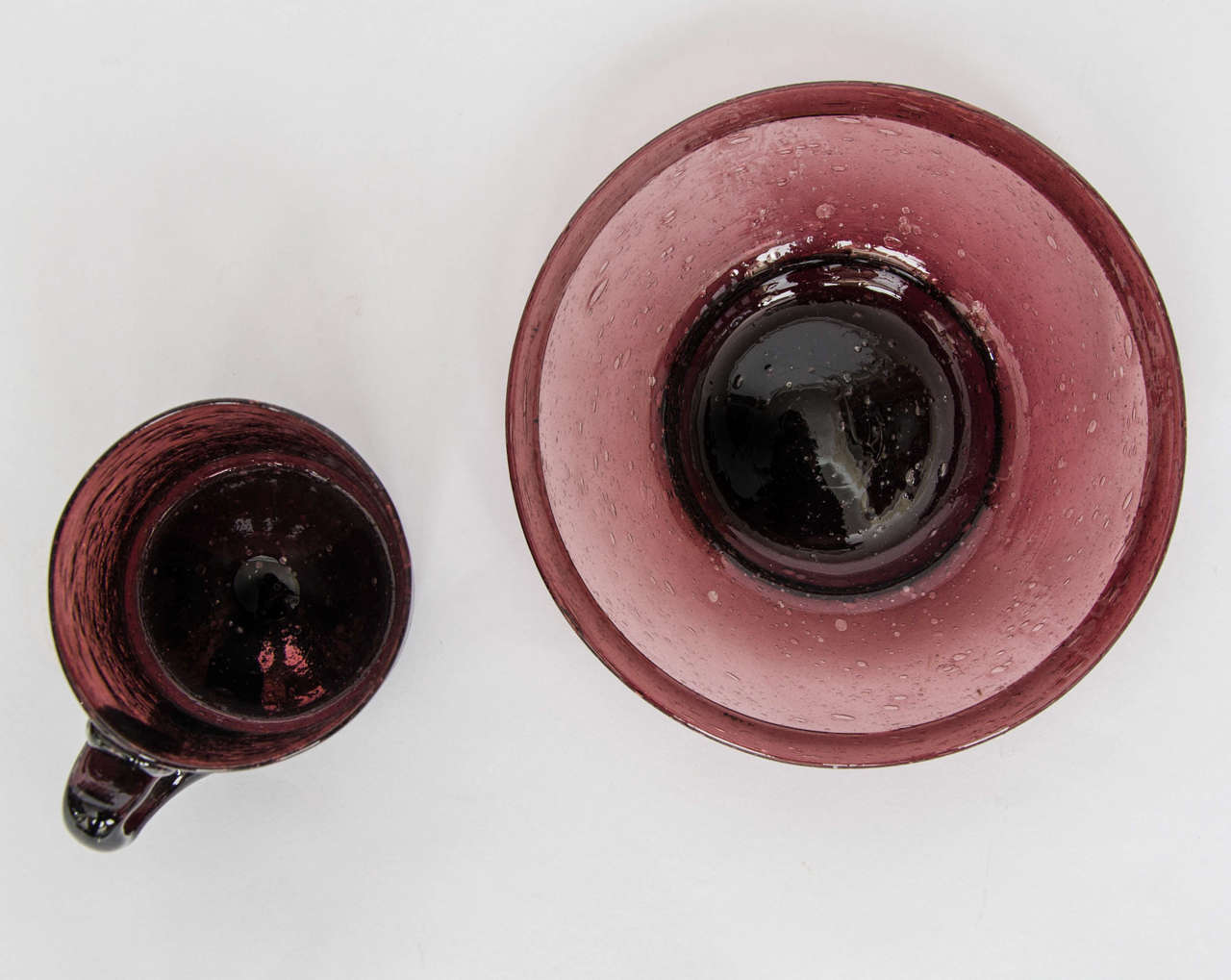 Raros vaso y platillo georgianos de vidrio amatista soplado a mano, hacia 1800 en venta 1
