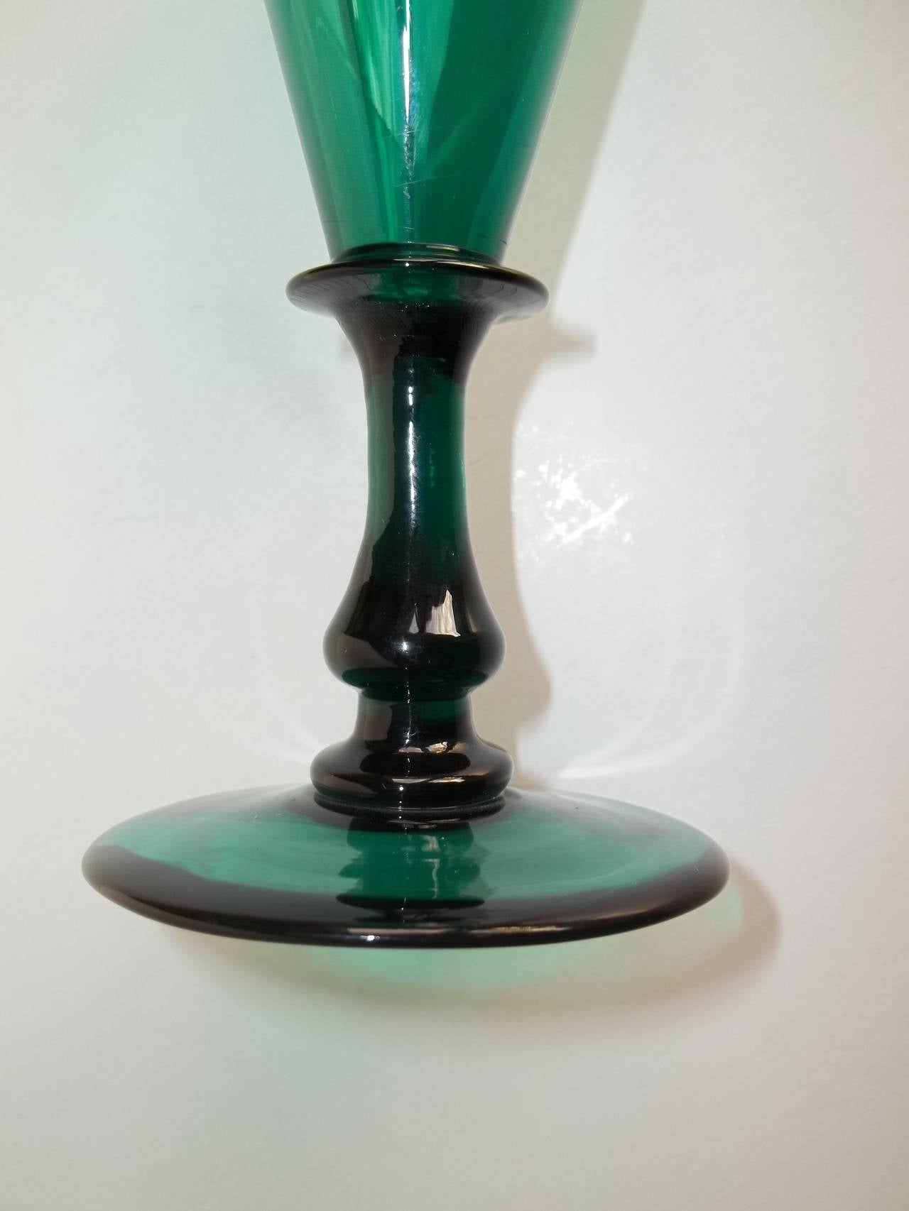 Georgisches Weinglas Bristol Green Bell Bowl Knopped Stem, englisch, um 1815 (Englisch) im Angebot
