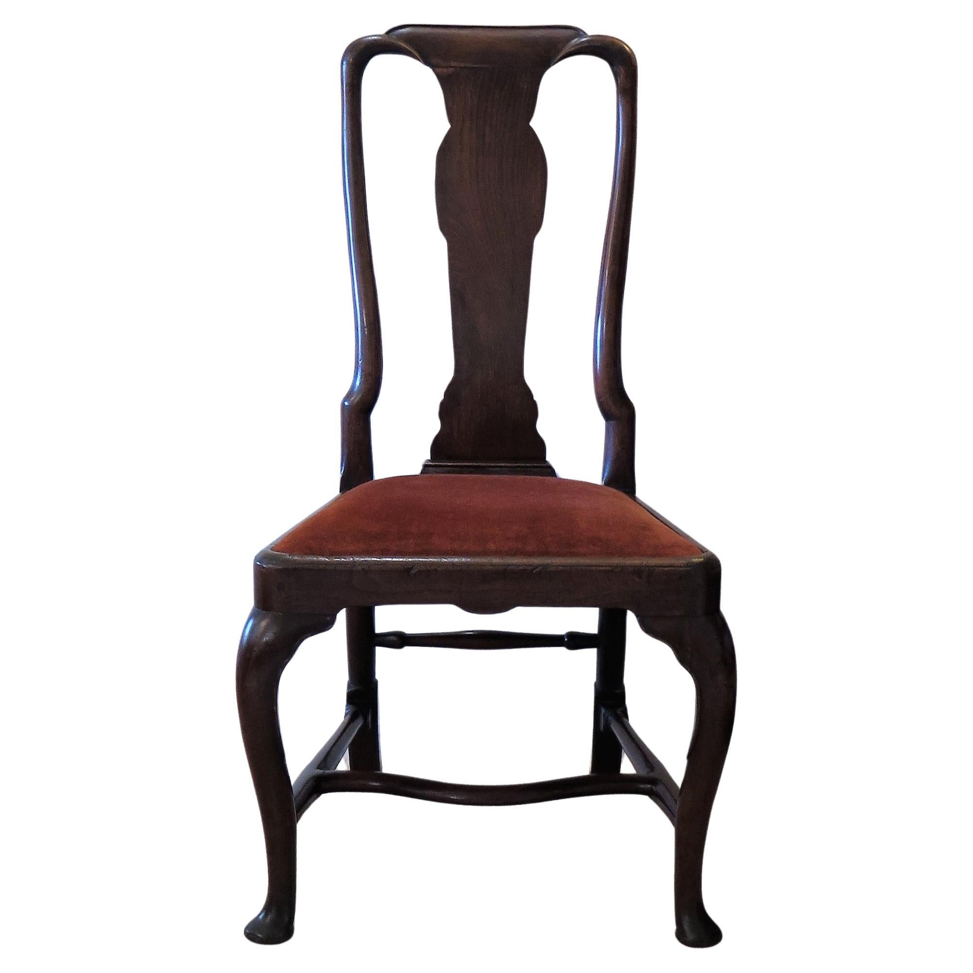 Silla auxiliar antigua de época Queen Anne de madera de frutal inglesa Circa 1710