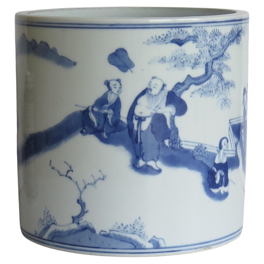 Chinese Export Brush Pot or Bitong Porcelain hand painted,  Qing Circa 1900 For Sale