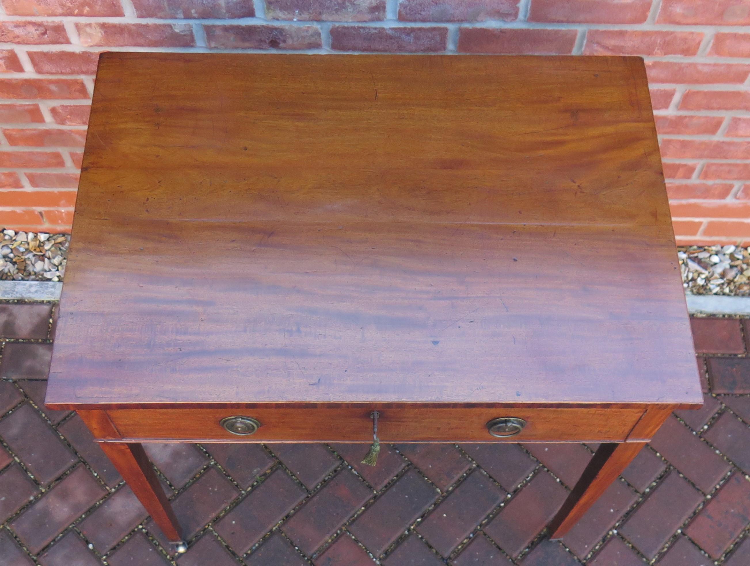 18thC Writing Table or Dressing Table, George III Sheraton Period circa 1790 For Sale 7