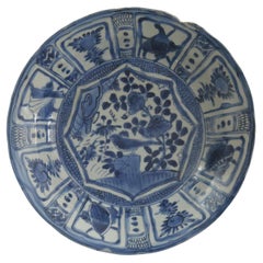 Kraak Chinese Porcelain Dish or Deep Plate Blue and White, Ming Wanli circa 1600