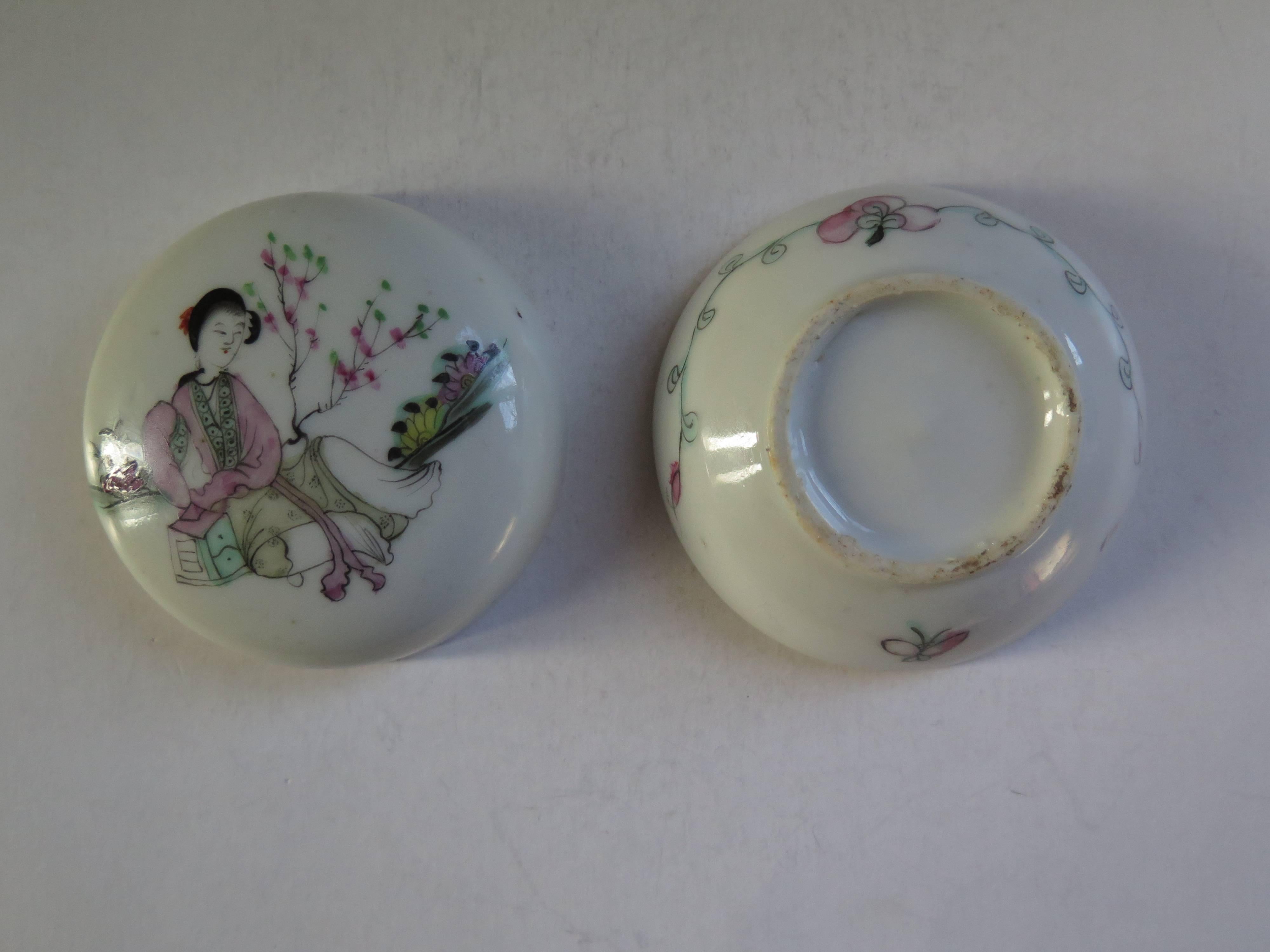 Hand-Painted Chinese, Porcelain, Circular LIDDED BOX, Famille Rose, Hand painted, circa 1905