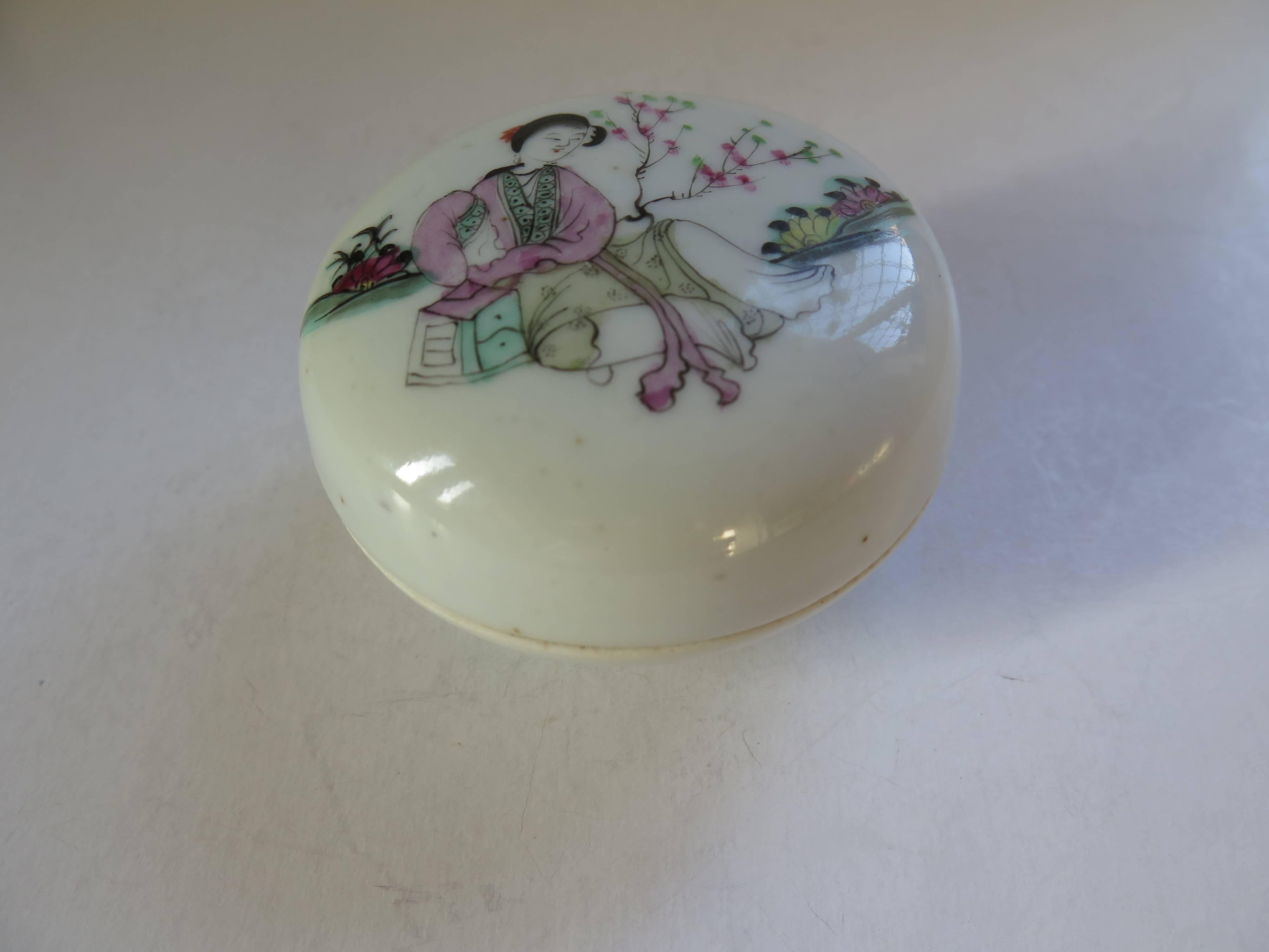 Chinese, Porcelain, Circular LIDDED BOX, Famille Rose, Hand painted, circa 1905 1