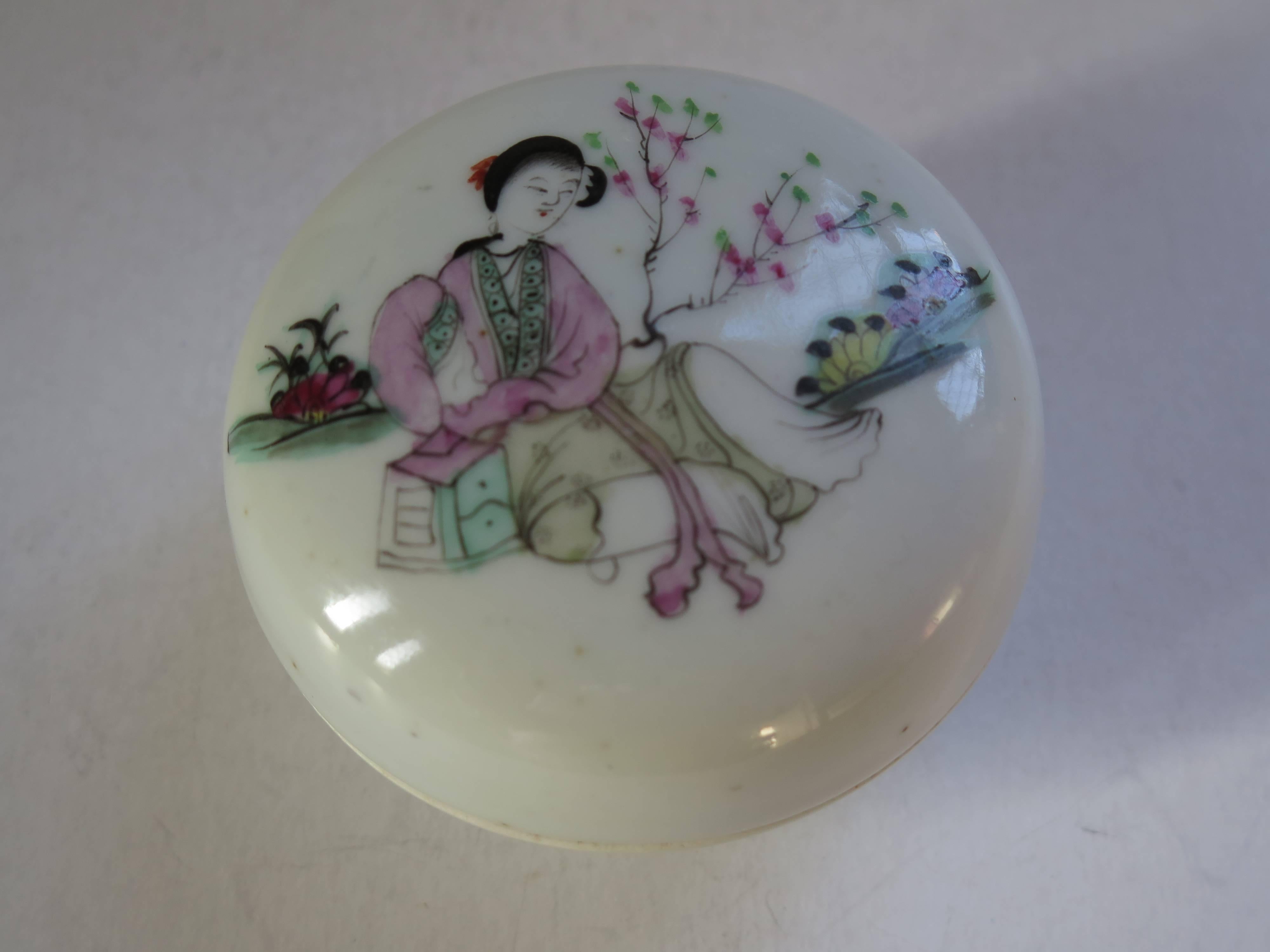 Chinese, Porcelain, Circular LIDDED BOX, Famille Rose, Hand painted, circa 1905 2