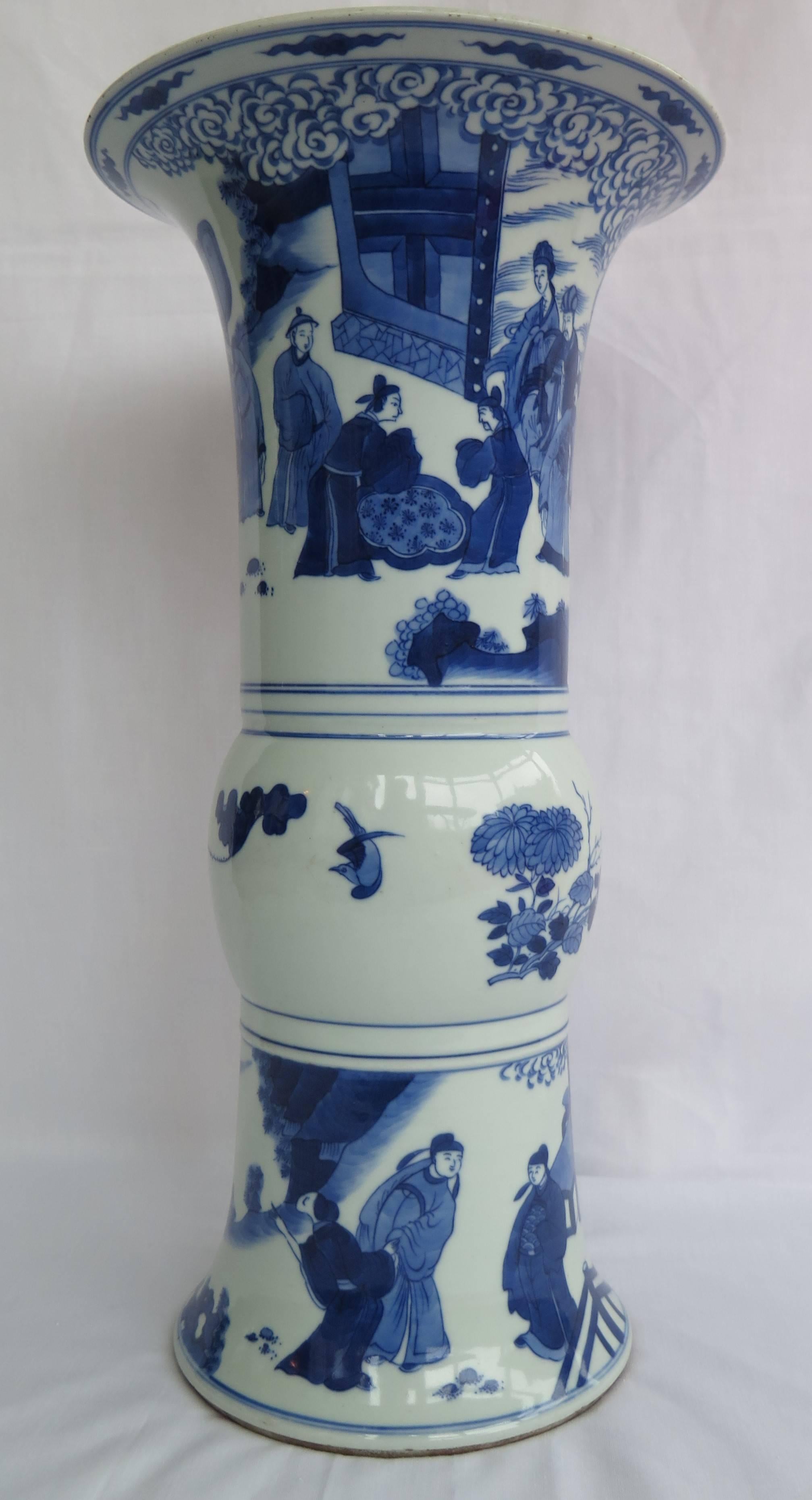 Hand-Painted Early 19th Century, Large Chinese Porcelain Beaker Vase, Blue and White