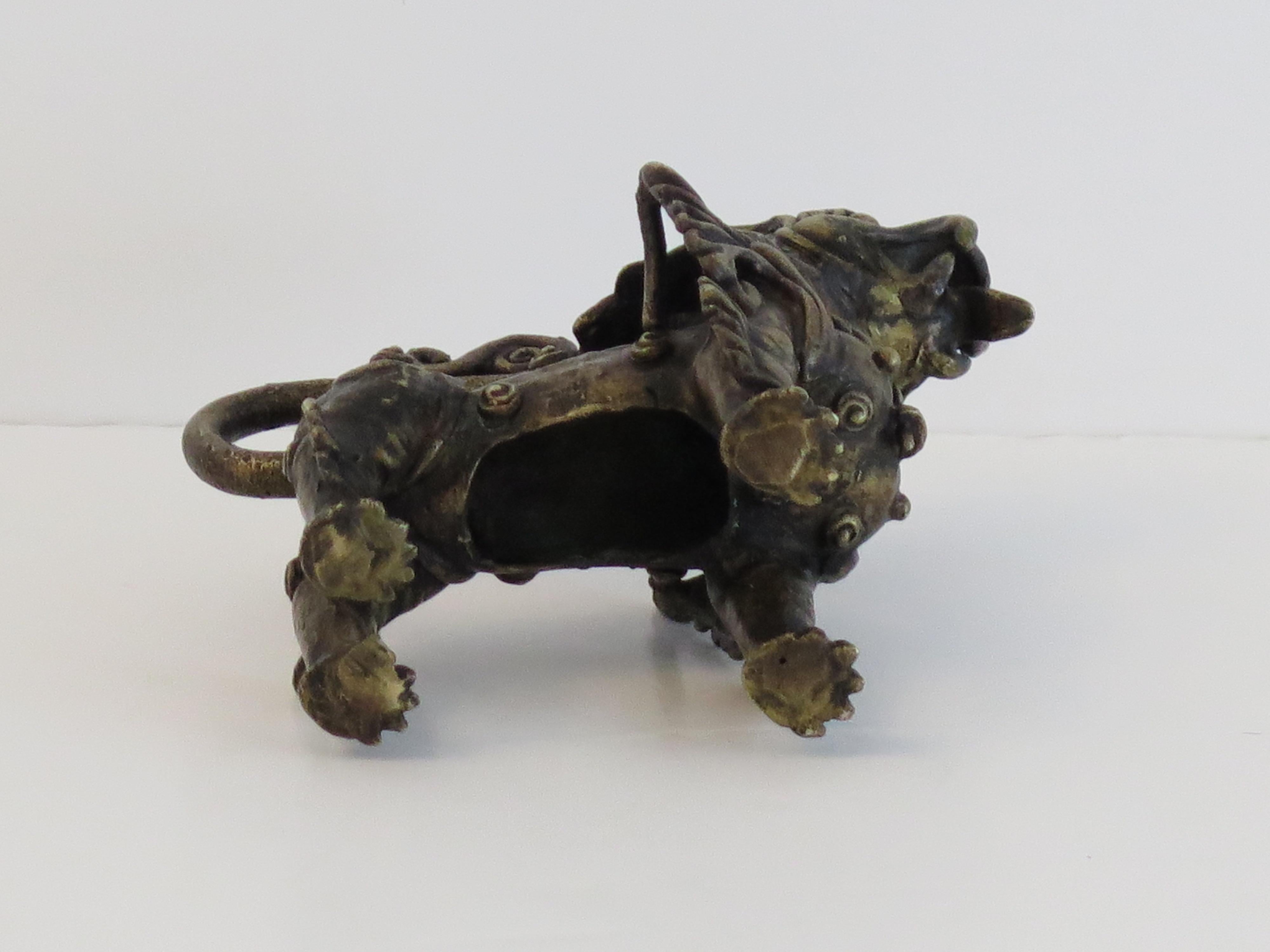 Sculpture ancienne en bronze en forme de chien de chasse avec de bons détails, Qing 19ème siècle en vente 7