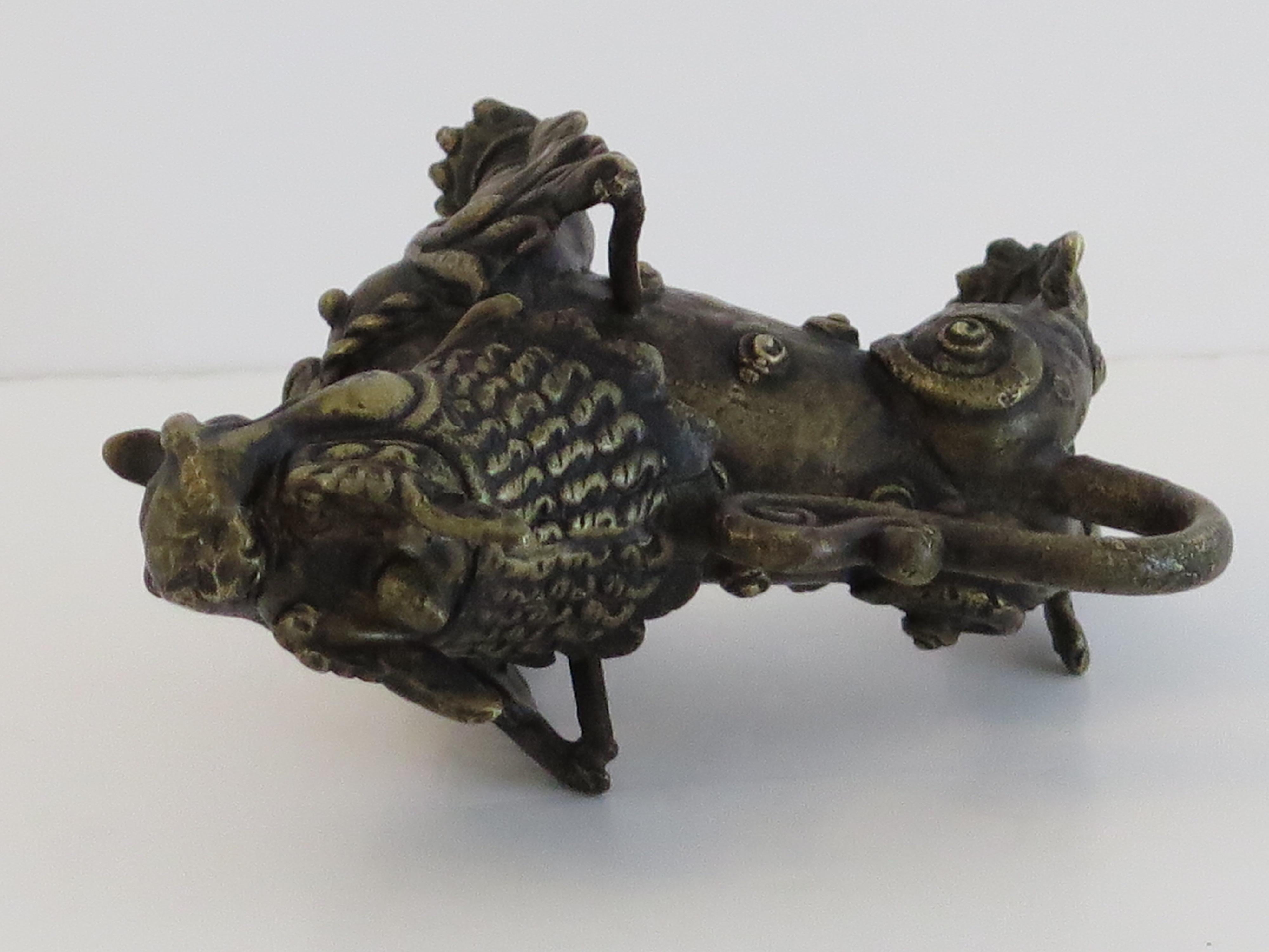 Sculpture ancienne en bronze en forme de chien de chasse avec de bons détails, Qing 19ème siècle Bon état - En vente à Lincoln, Lincolnshire
