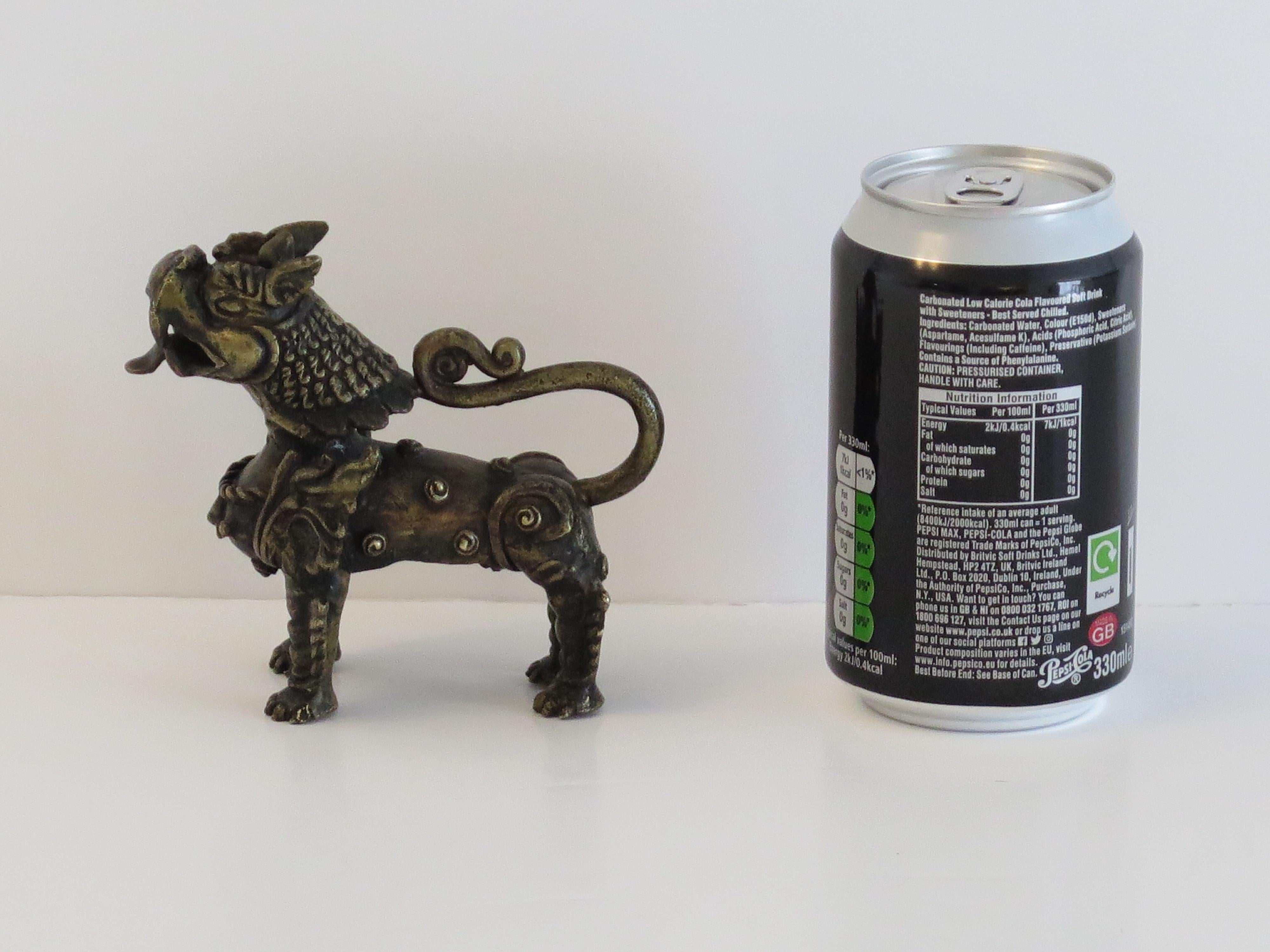 Sculpture ancienne en bronze en forme de chien de chasse avec de bons détails, Qing 19ème siècle en vente 9