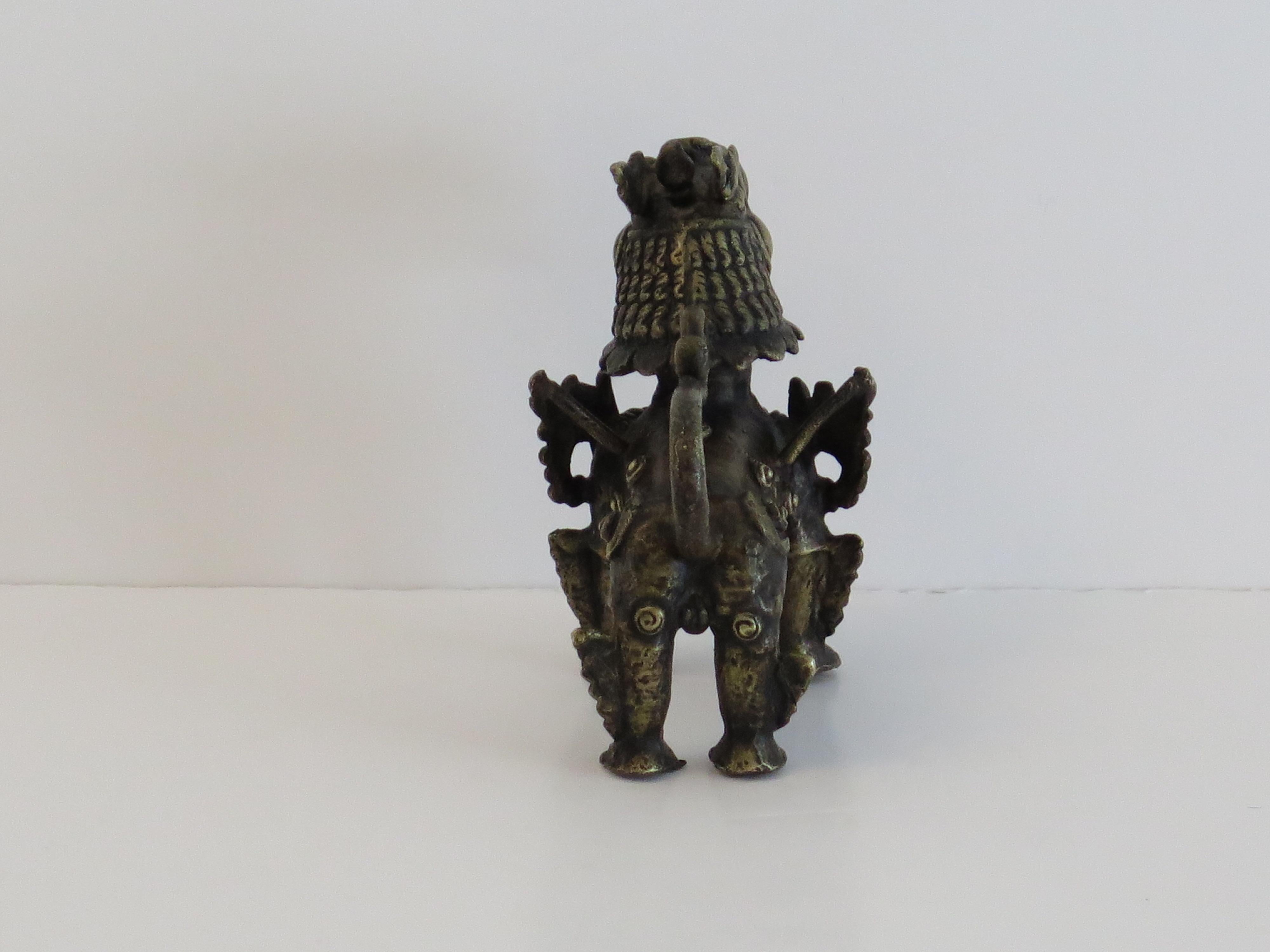 Sculpture ancienne en bronze en forme de chien de chasse avec de bons détails, Qing 19ème siècle en vente 3