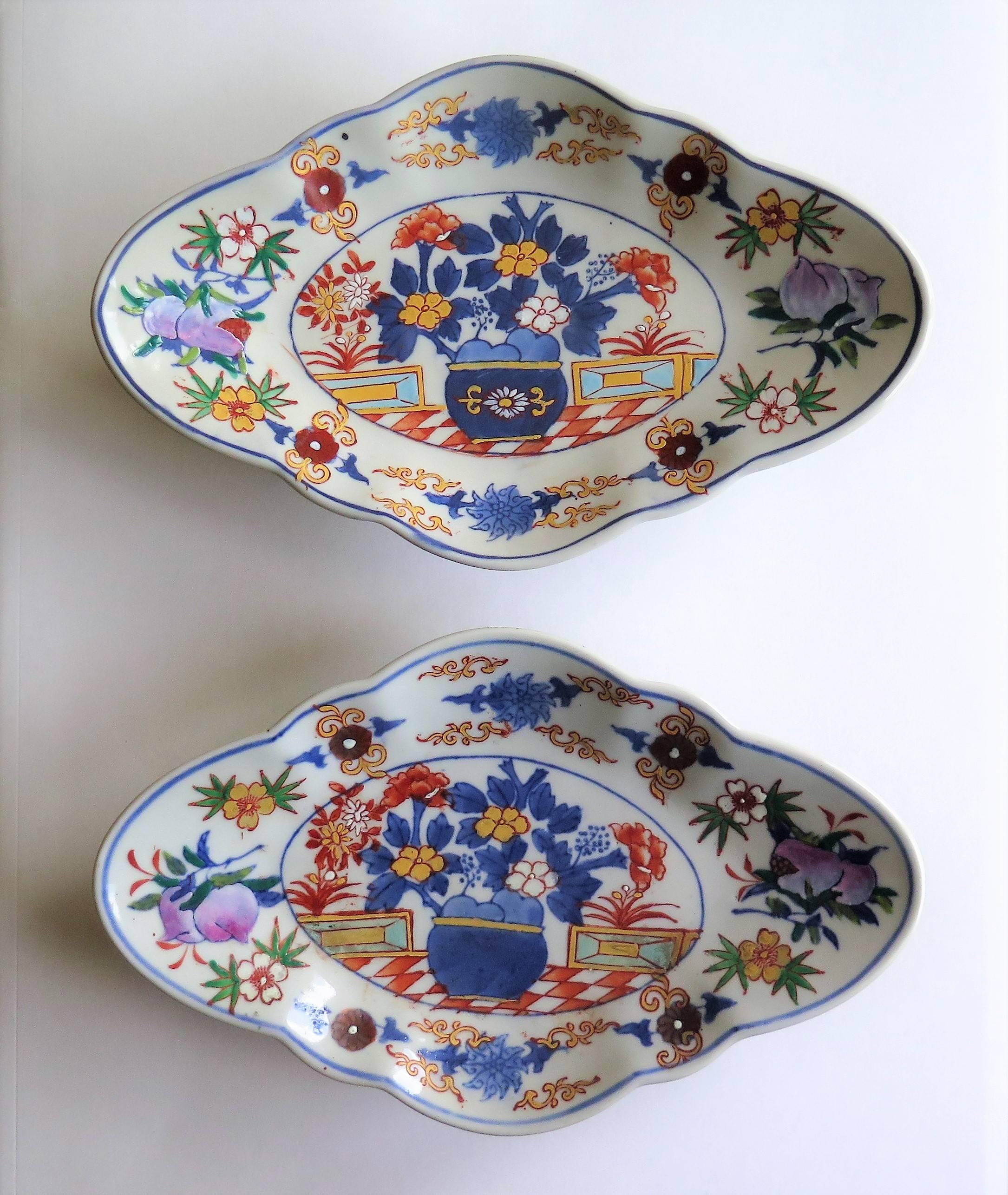 Pair of Bowls, Chinese Export, Hand Painted Porcelain, Late Qing, C.1900 1