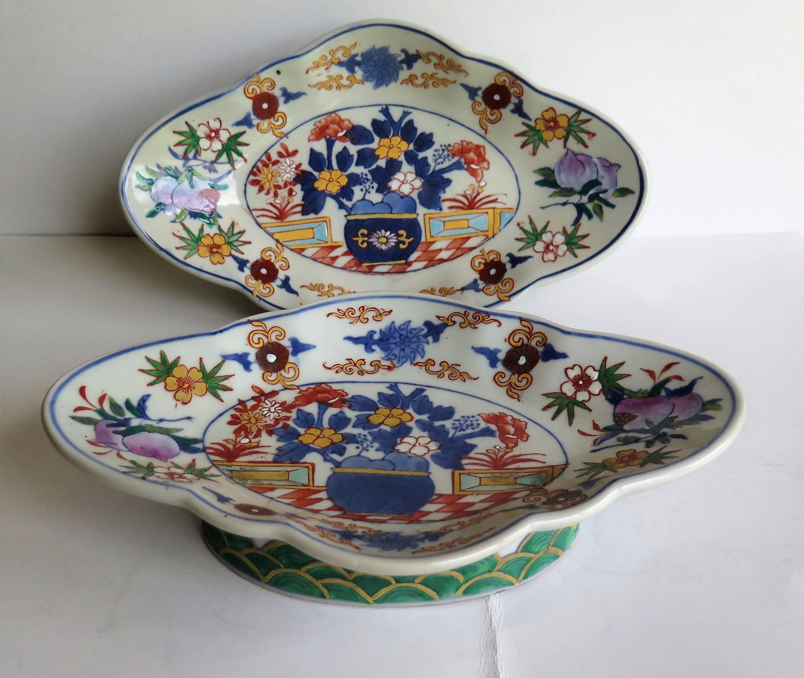 Pair of Bowls, Chinese Export, Hand Painted Porcelain, Late Qing, C.1900 In Excellent Condition In Lincoln, Lincolnshire