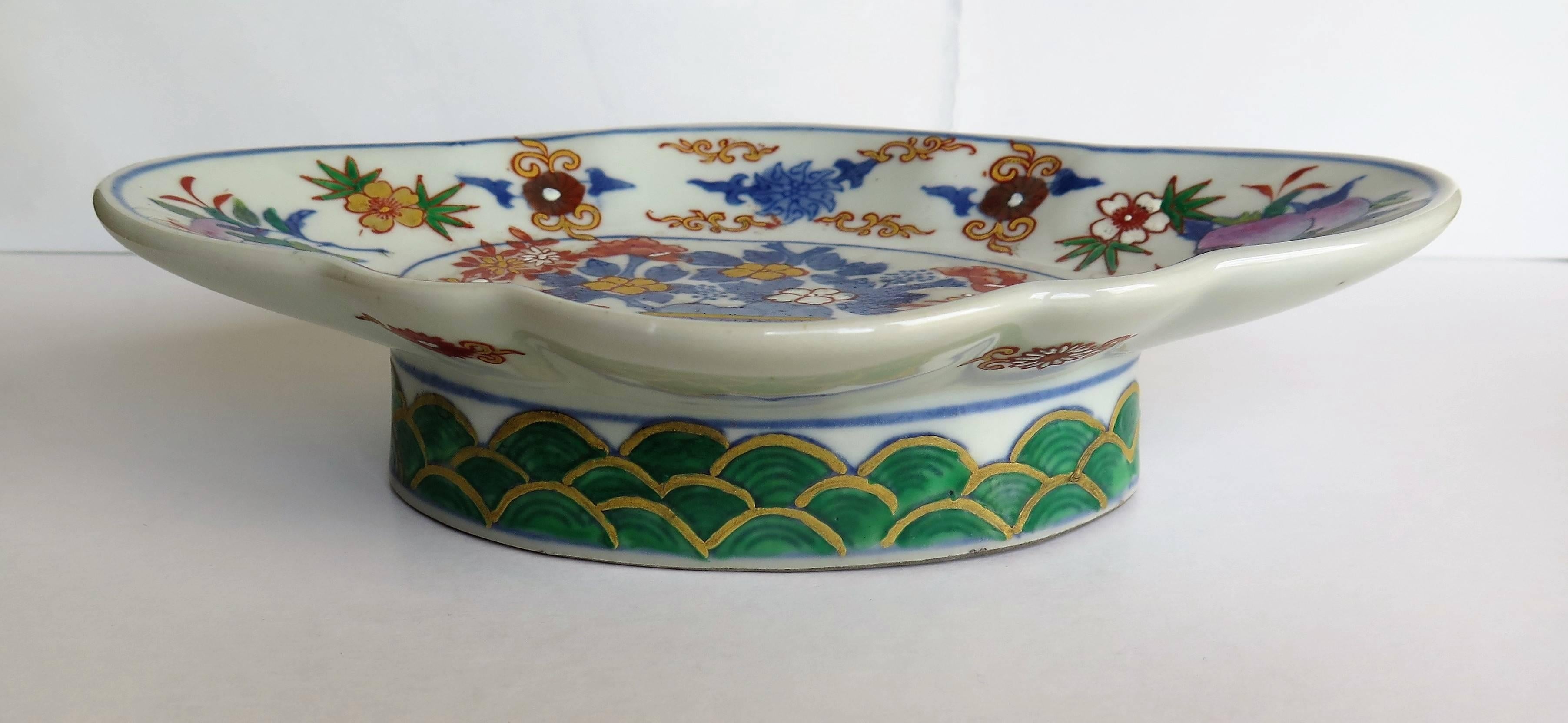Pair of Bowls, Chinese Export, Hand Painted Porcelain, Late Qing, C.1900 4