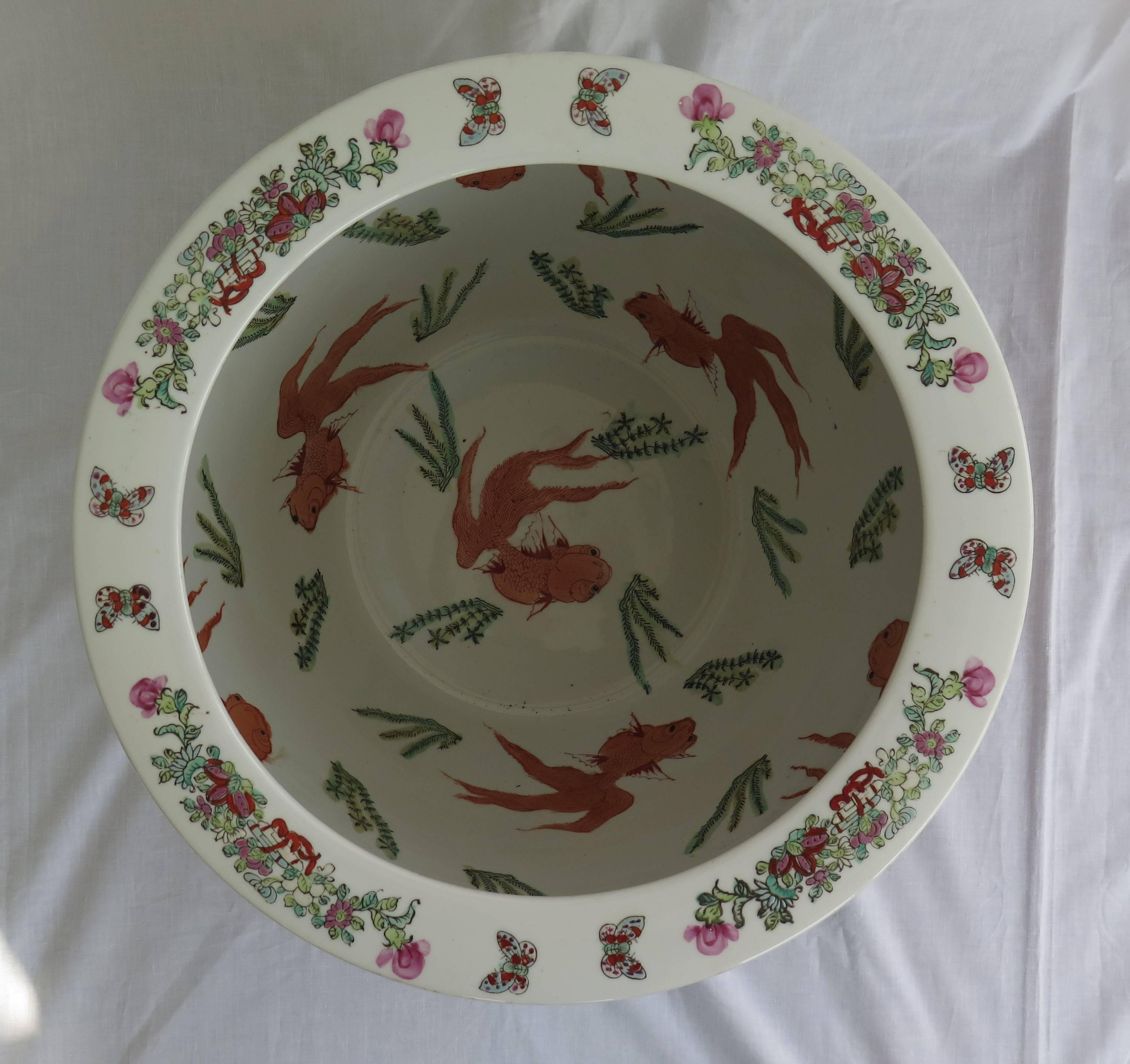 Large CHINESE Porcelain Fish Bowl or JARDINIE ̀RE, Famille Rose Mandarin, 20th C In Excellent Condition In Lincoln, Lincolnshire