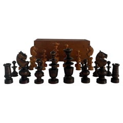 Jeu d'échecs ancien fabriqué à la main, pièces en bois massif de style Régence, vers 1900