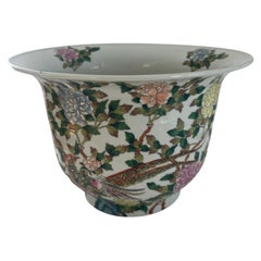 Große Jardinière aus chinesischem Exportporzellan, „Famille Rose“, um 1930–1950