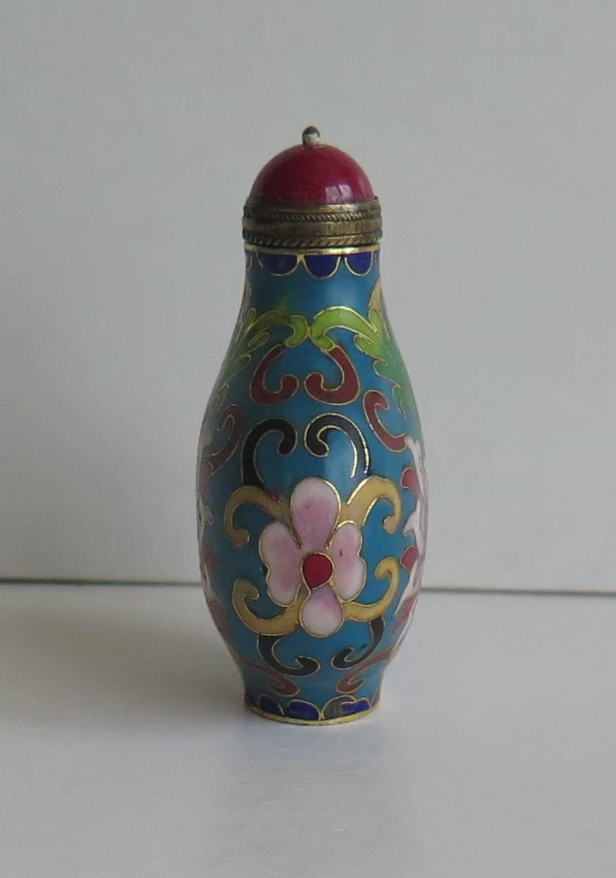 Chinese Snuff Bottle Hand Enameled Cloisonne with Red Stone Stopper, circa 1930 In Good Condition In Lincoln, Lincolnshire