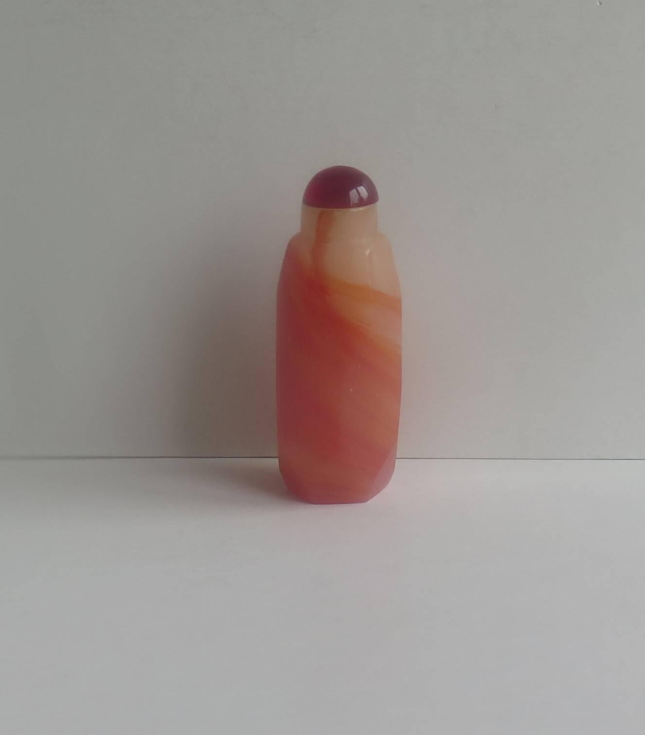 Hand-Crafted Chinese Snuff Bottle Natural Salmon-Red Agate Hand-Carved Facets, circa 1940