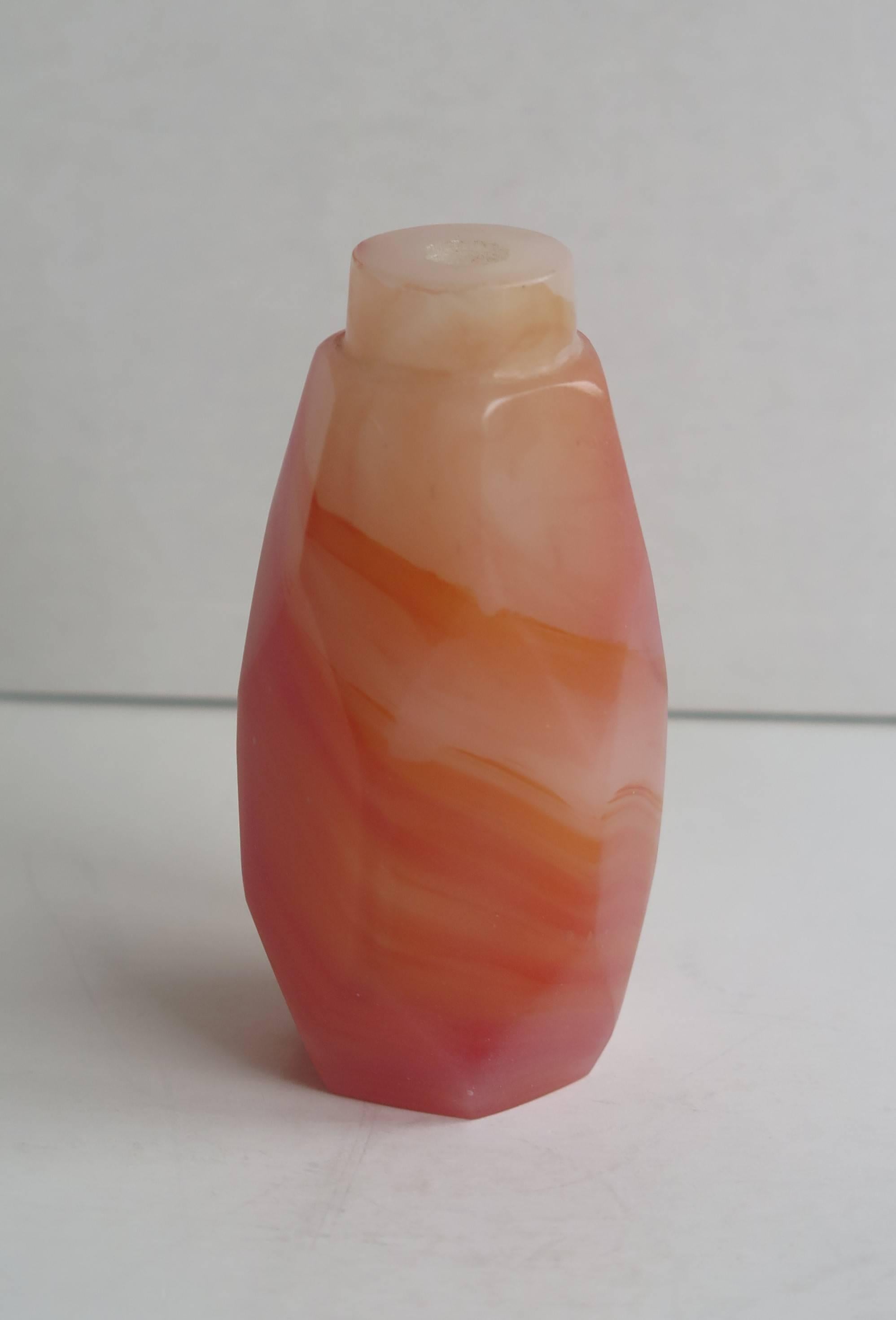 Qing Chinese Snuff Bottle Natural Salmon-Red Agate Hand-Carved Facets, circa 1940
