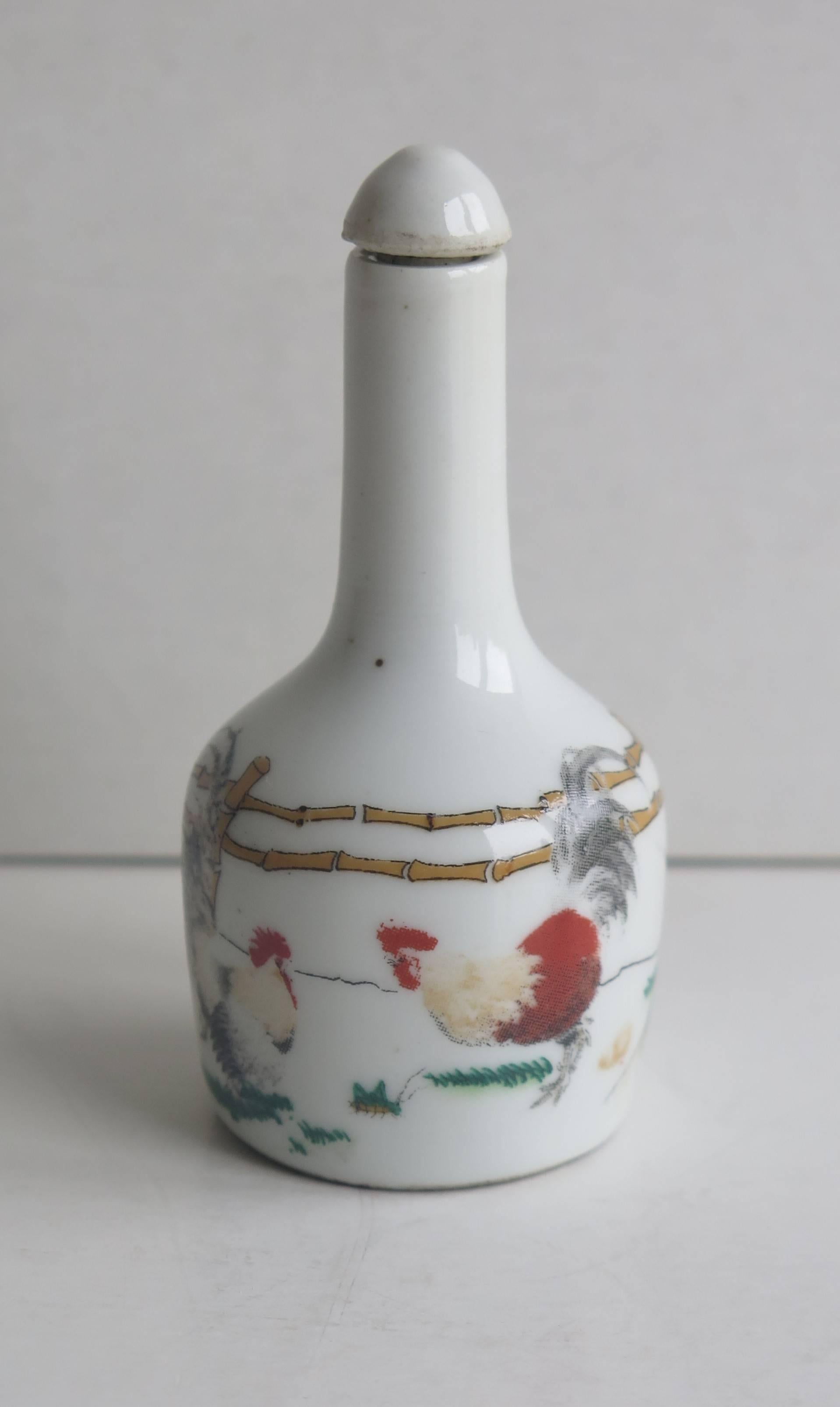 Qing Chinese Export Snuff Bottle porcelain with roosters, signed to base Circa 1940 For Sale