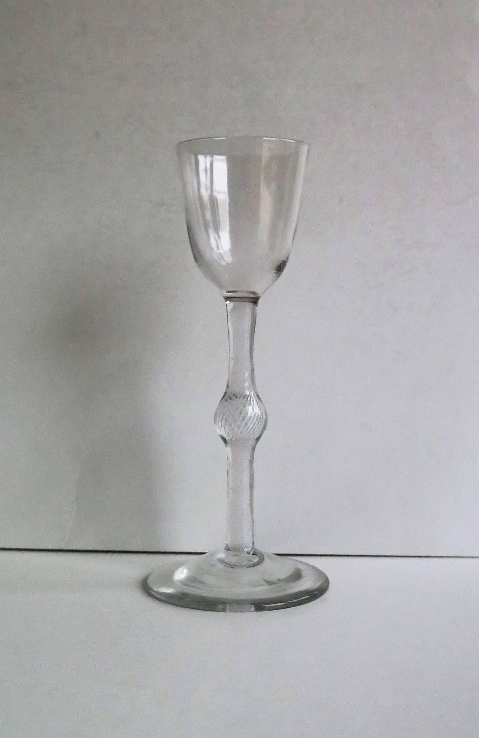 Georgianischer mundgeblasener Baumwoll-Twist-Stein im georgianischen Weinglas, englisch um 1765 (18. Jahrhundert) im Angebot