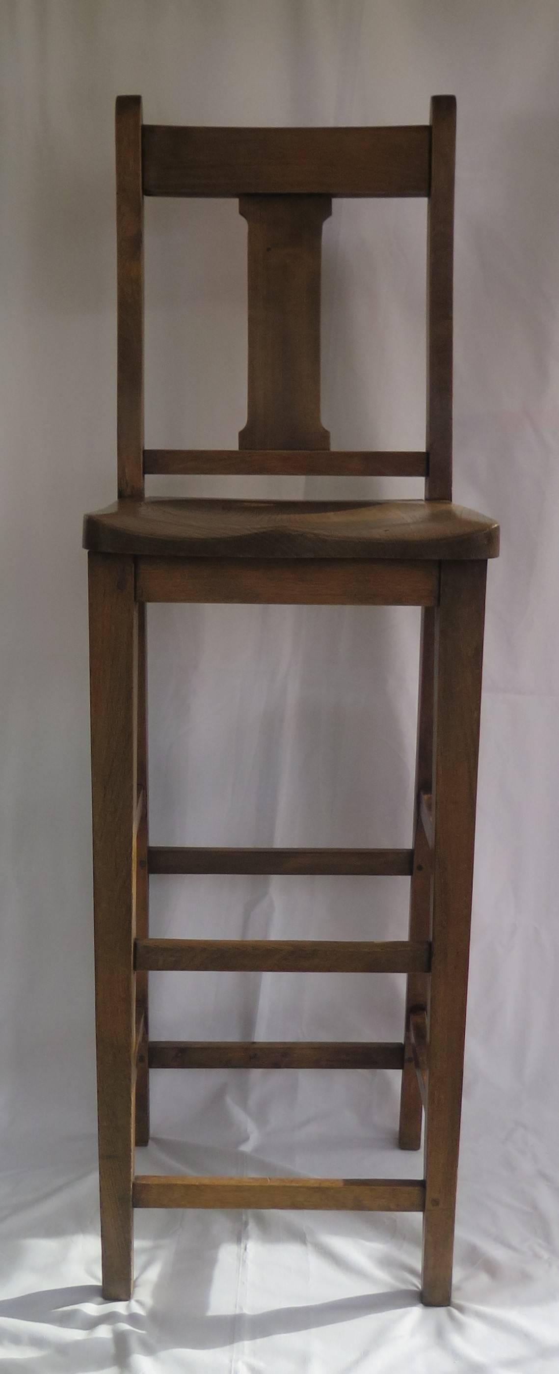 Viktorianischer Clerk's High Chair oder Küchenstuhl aus Strand- und Ulme, englisch ca. 1880 (Handgefertigt) im Angebot
