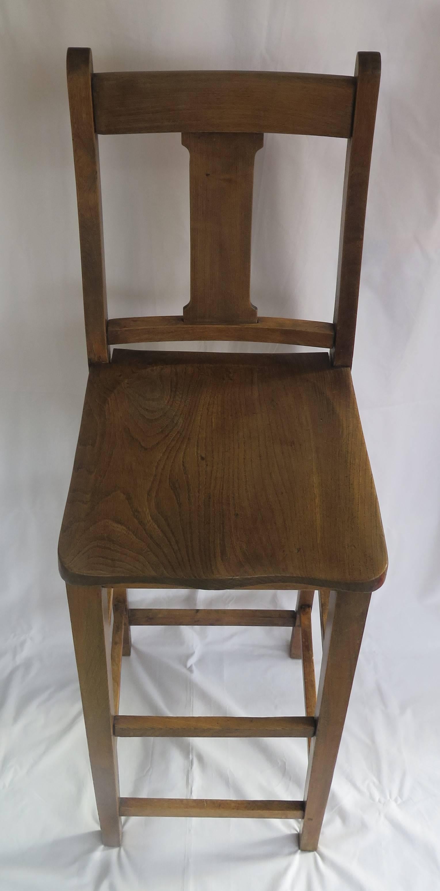 Silla Alta o Silla de Cocina de Oficinista Victoriana en Playa y Olmo, Inglesa Ca. 1880 Hecho a mano en venta