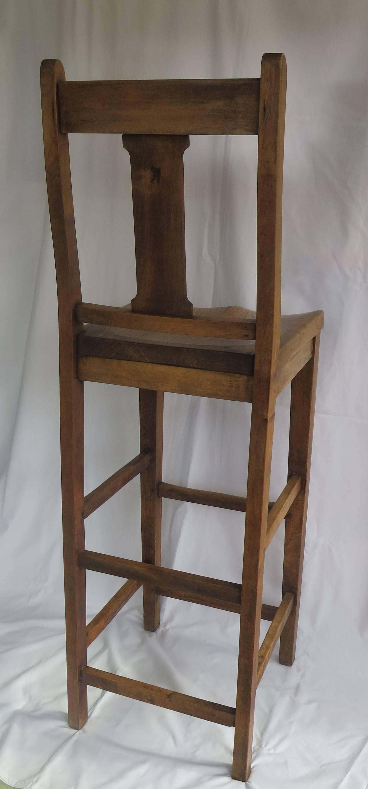 Silla Alta o Silla de Cocina de Oficinista Victoriana en Playa y Olmo, Inglesa Ca. 1880 siglo XIX en venta