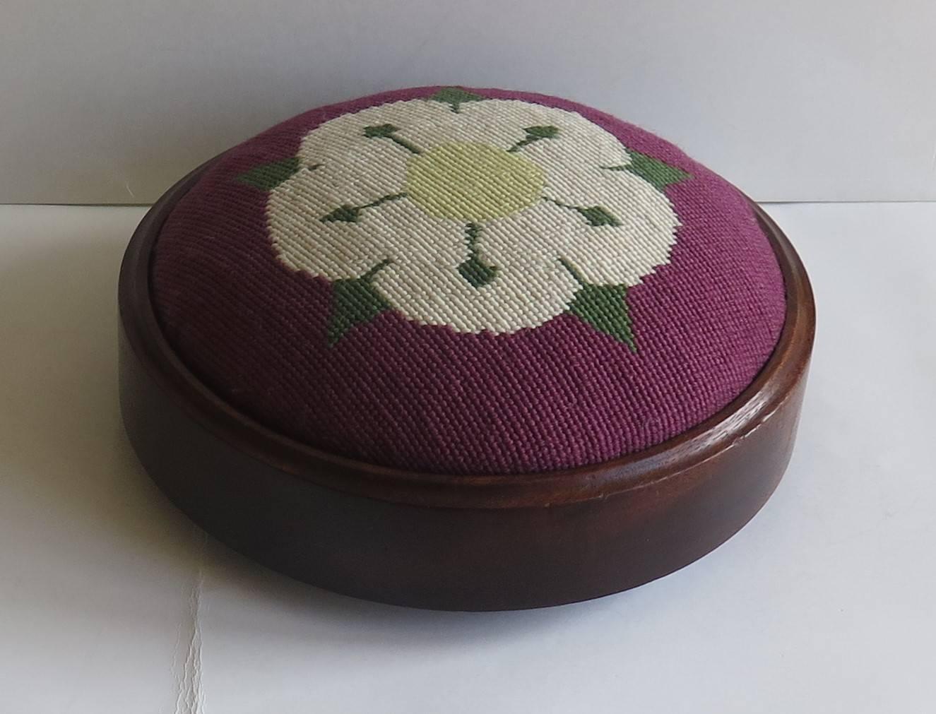 Victorian Footstool Mahogany frame Hand Embroidered wool-work Top, Circa 1880 In Good Condition In Lincoln, Lincolnshire