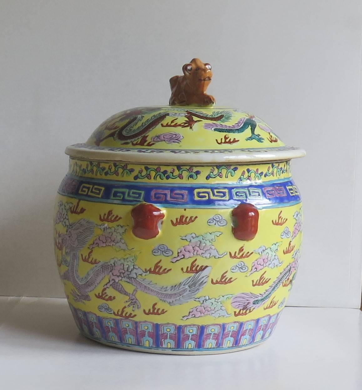 19th Century Chinese Export Lidded Pot or Bowl, Porcelain, Dragon Decoration In Excellent Condition In Lincoln, Lincolnshire