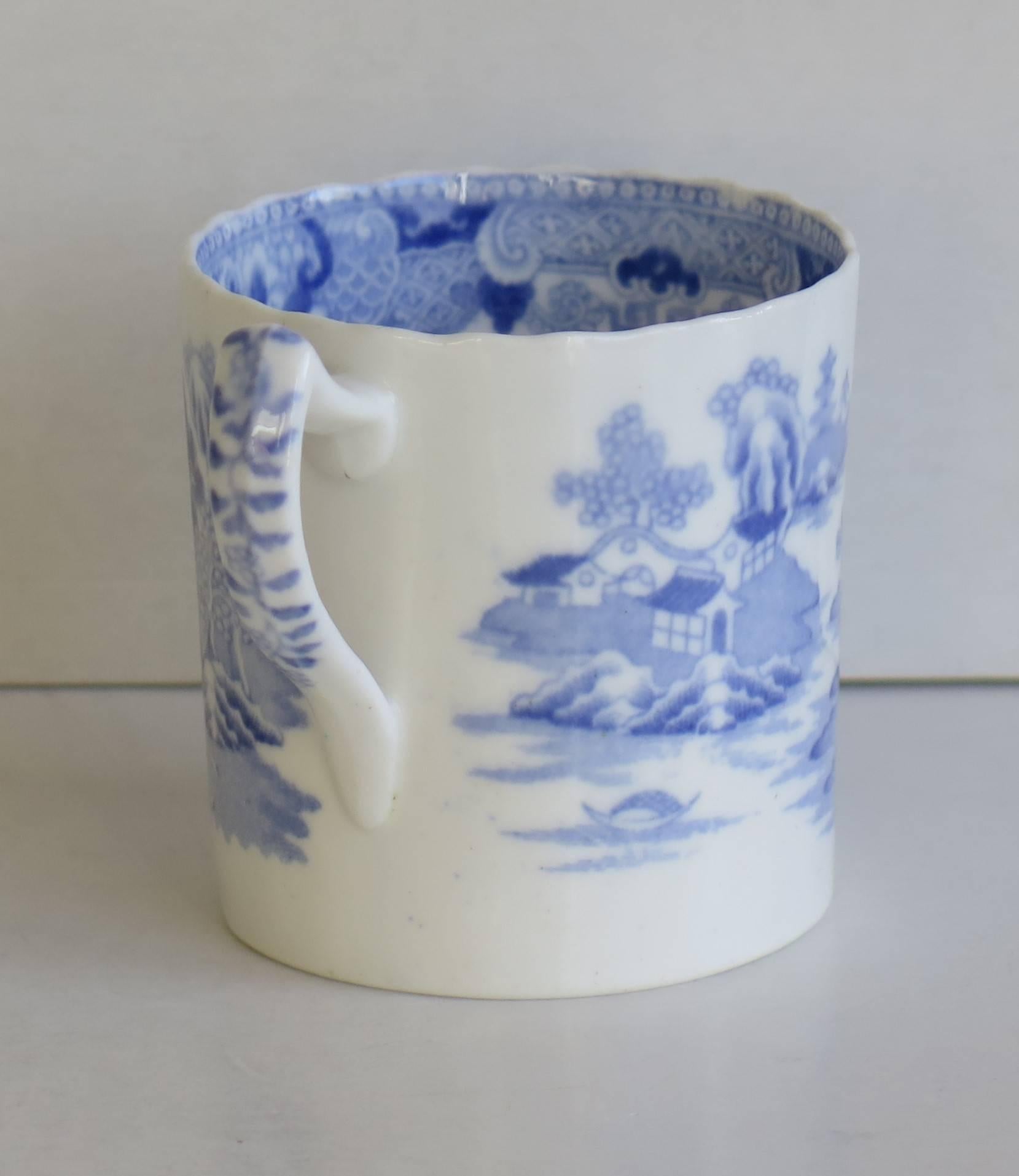 English Georgian Spode Porcelain Coffee Can Blue & White Temple Pattern, Circa 1805