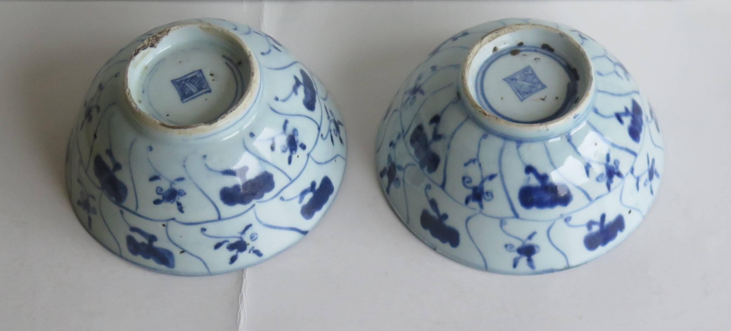 18th Century Pair of Chinese Porcelain Bowls Blue and White, Qing circa 1770 3