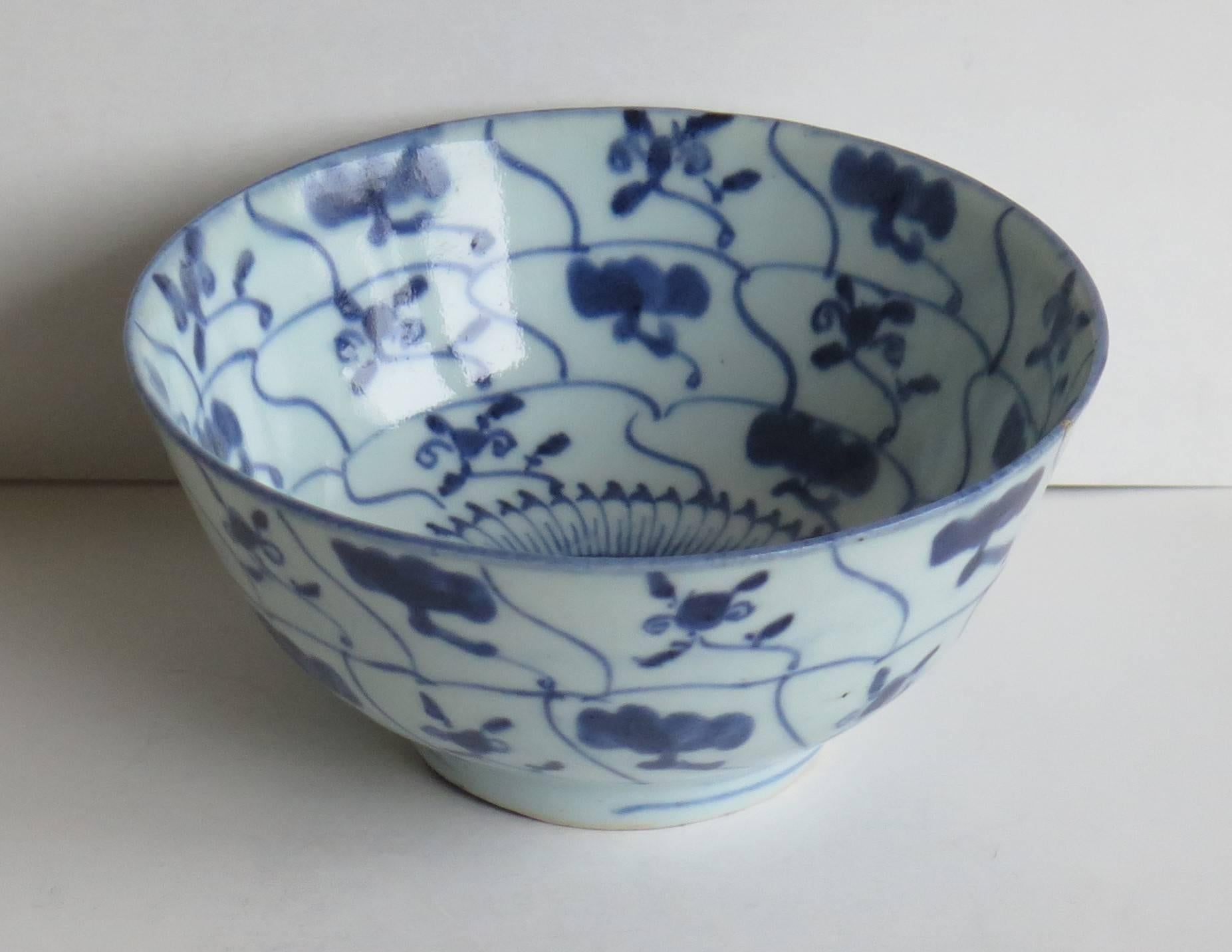18th Century Pair of Chinese Porcelain Bowls Blue and White, Qing circa 1770 2