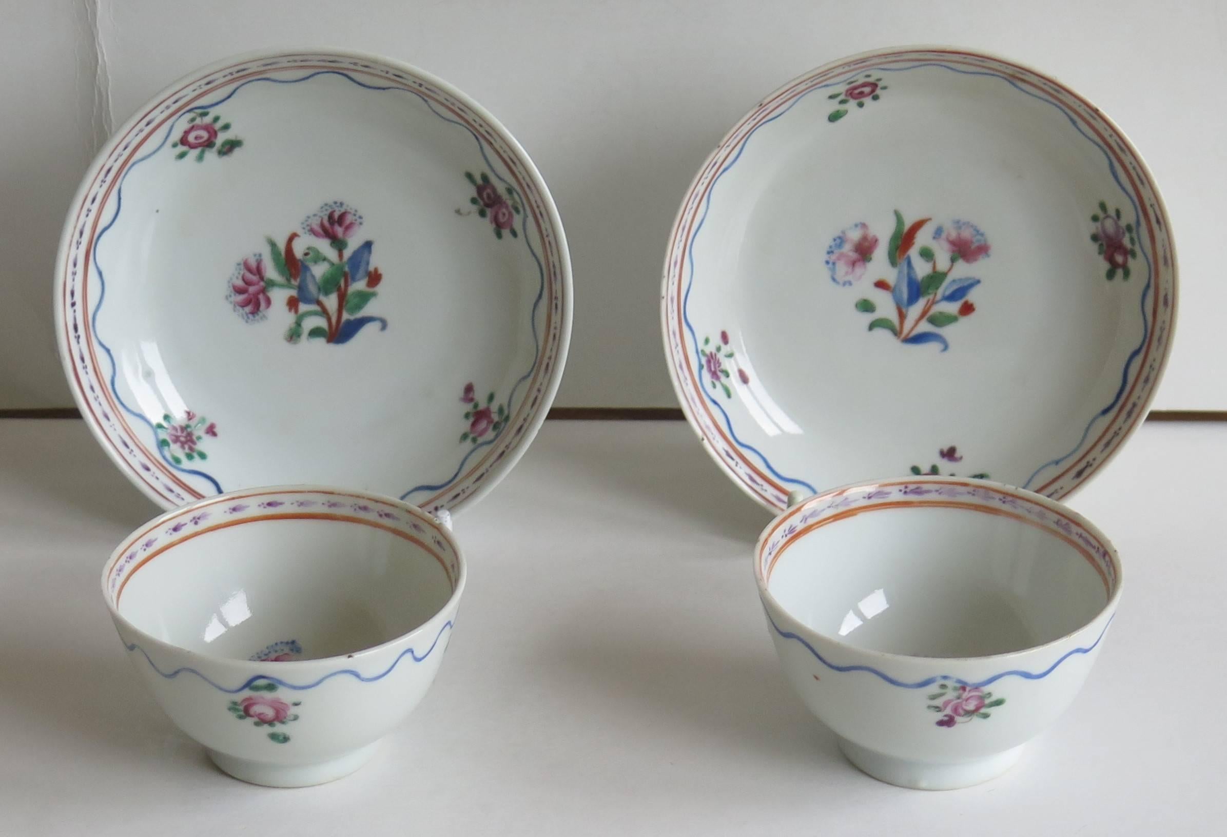 Hand-Painted Pair of Chinese Porcelain Tea Bowls and Saucers Famille Rose, Qing Circa 1780