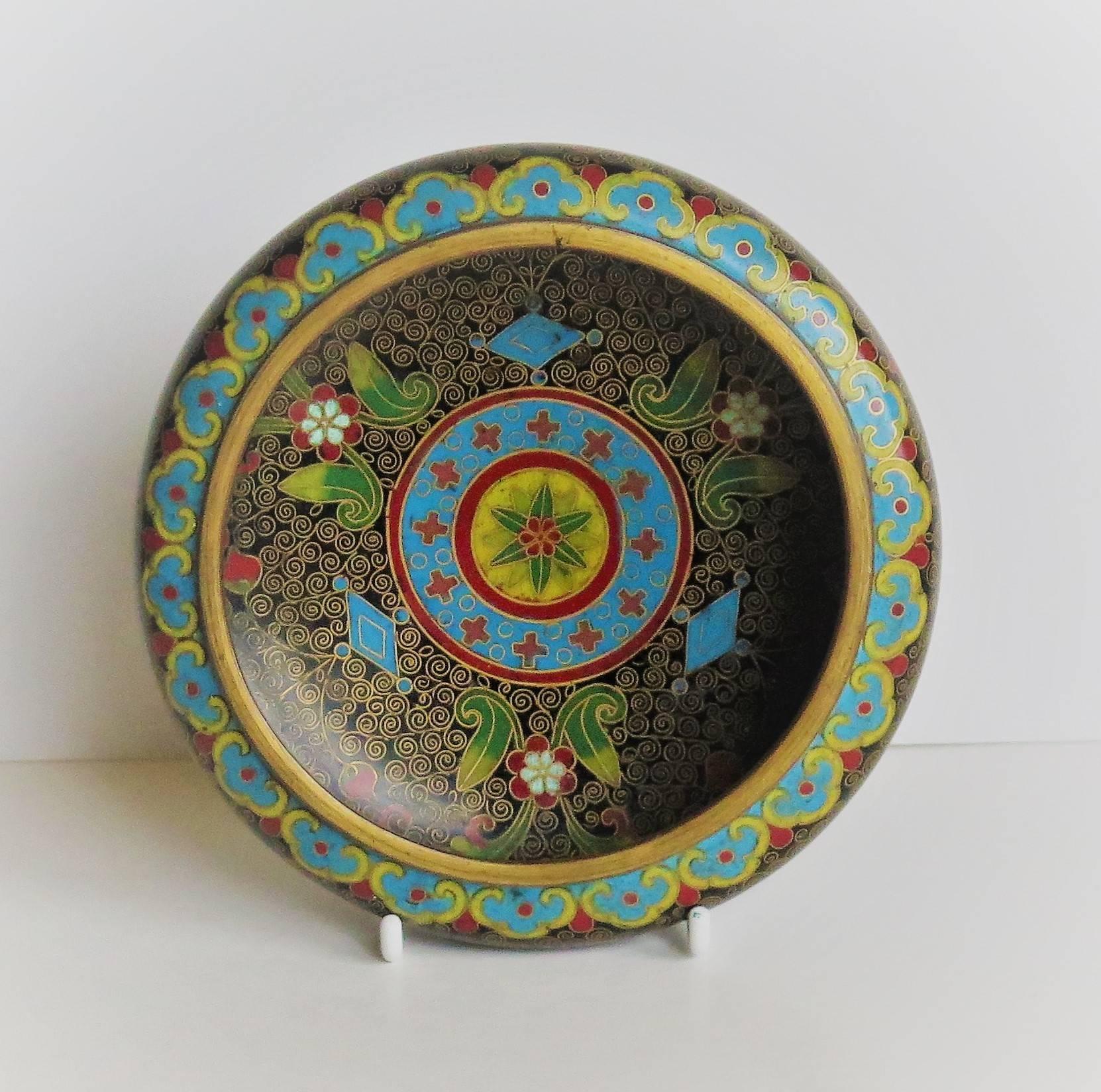 PAIR of Chinese Cloisonné Bowls with Ruji head borders, Qing Circa 1840 In Good Condition In Lincoln, Lincolnshire