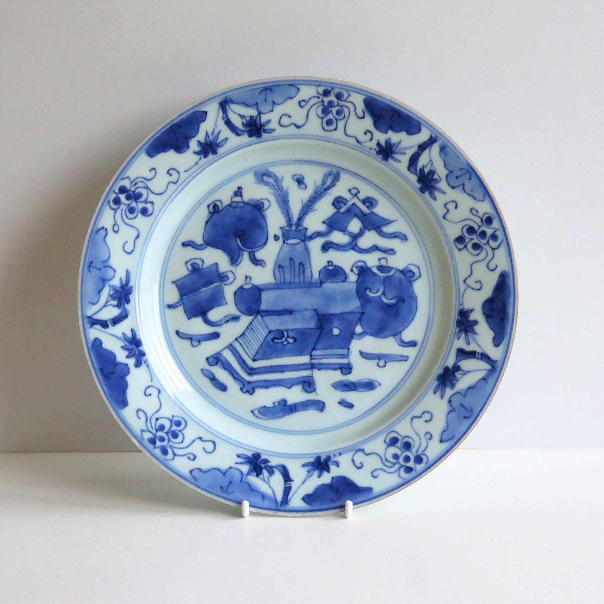 Fine Pair of Chinese Porcelain Plates Blue and White, 18th Century Qing Ca 1735 In Good Condition In Lincoln, Lincolnshire