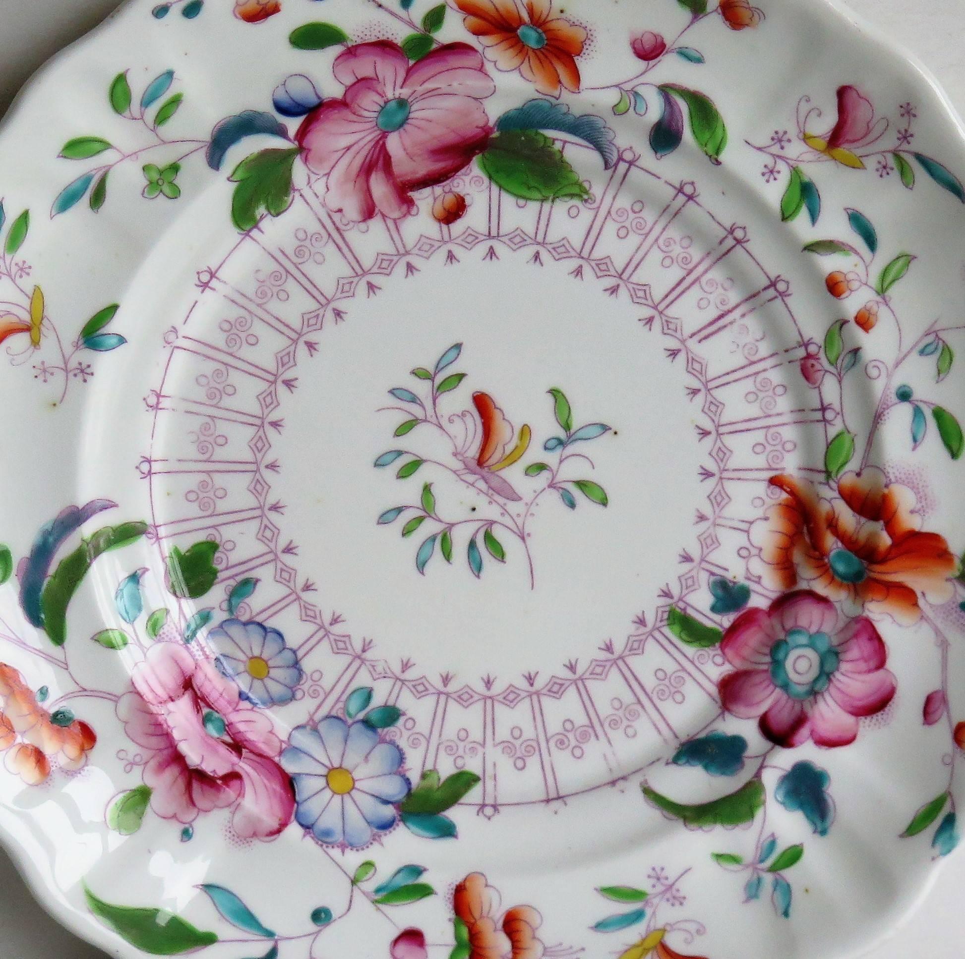 Staffordshire Serving Dish or Plate Hand-Painted Porcelain, English circa 1825 In Good Condition In Lincoln, Lincolnshire