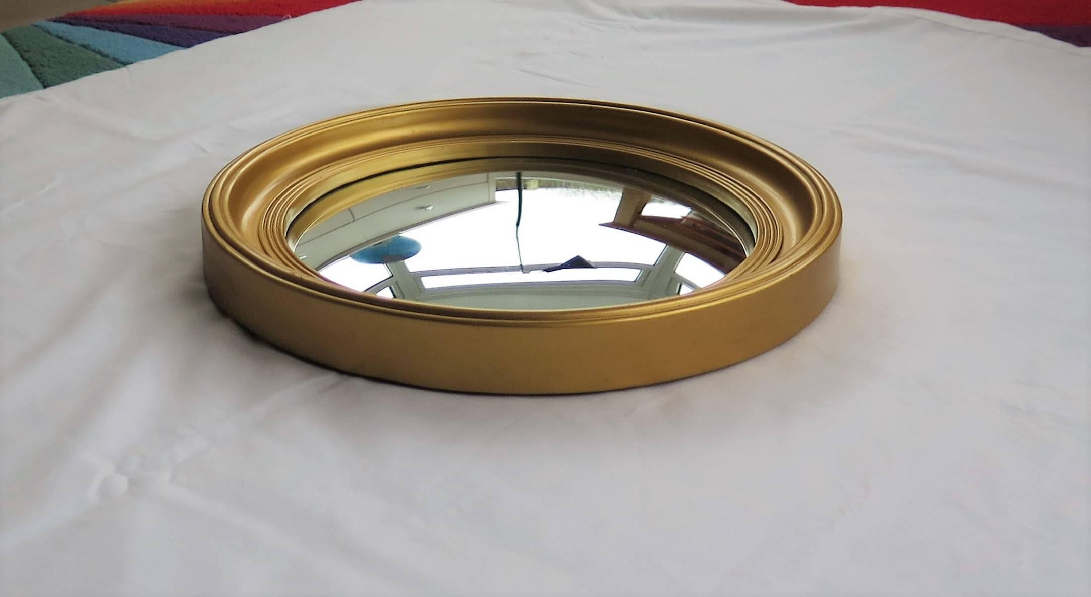 Round Convex Mirror Giltwood in Regency Style with reeded detail, circa 1920 1