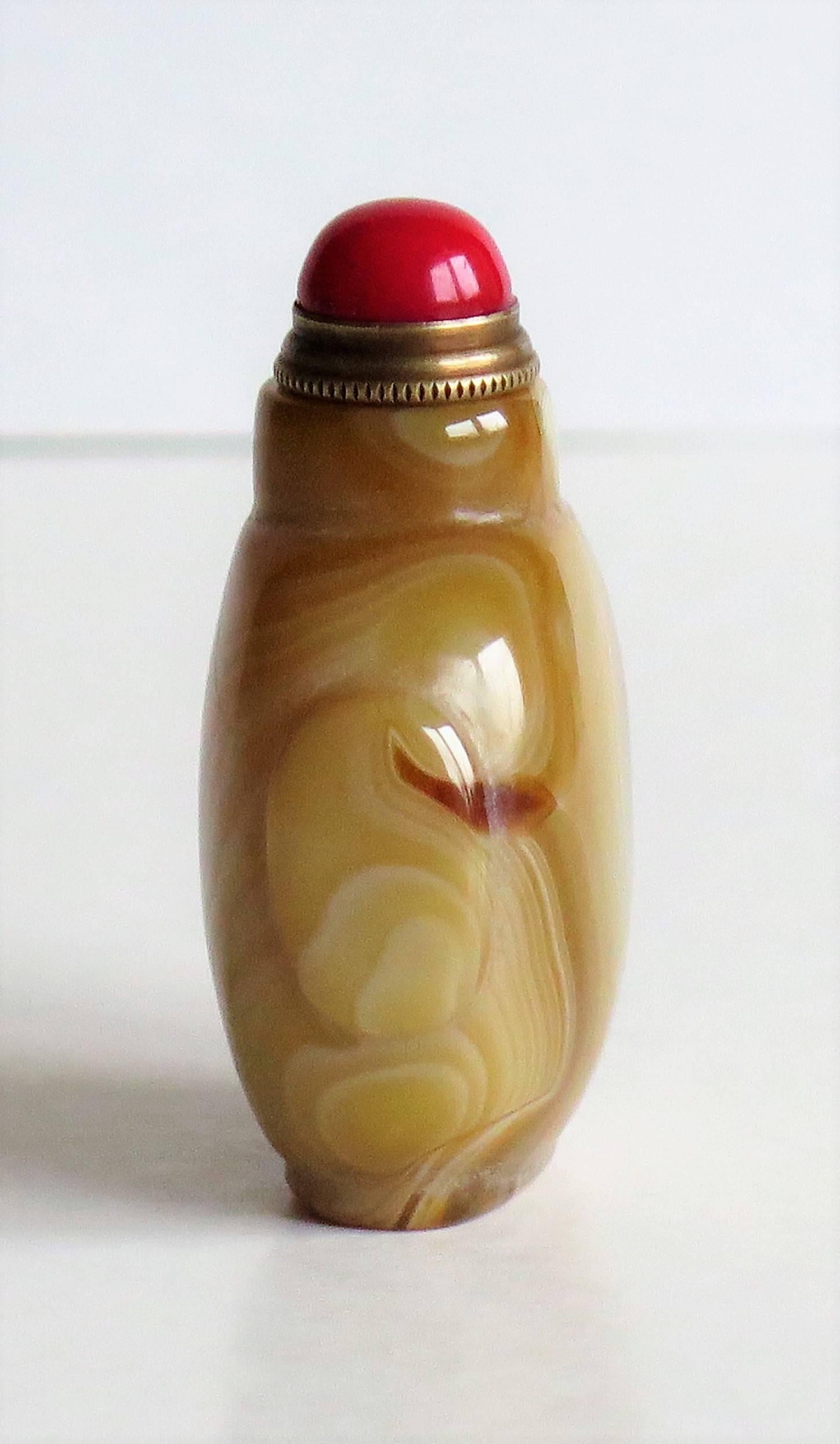 Qing Chinese Snuff Bottle Natural Agate Red Ceramic Stopper and Spoon, circa 1930