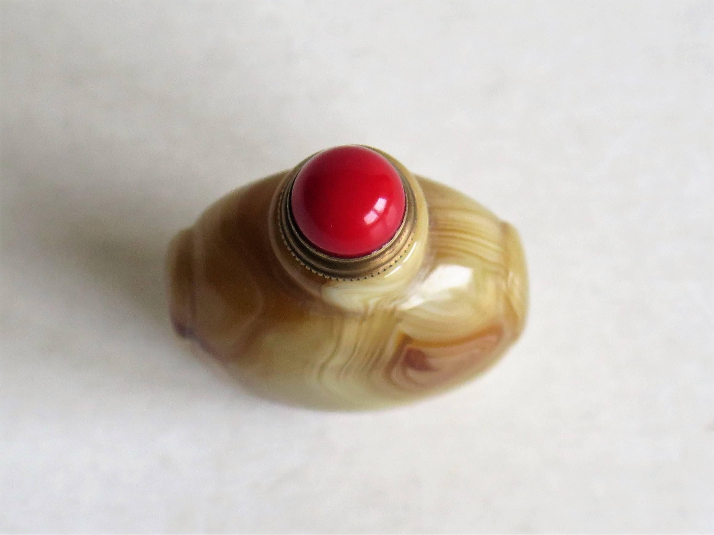 20th Century Chinese Snuff Bottle Natural Agate Red Ceramic Stopper and Spoon, circa 1930