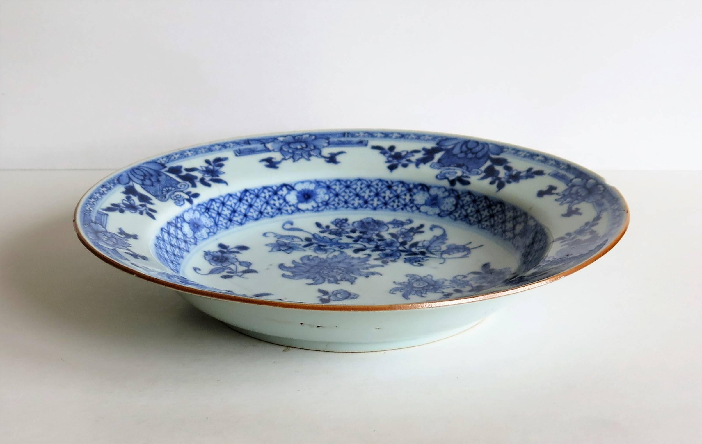 Chinese Porcelain Plate or Bowl, Blue and White, Floral Sprigs, circa 1770 2