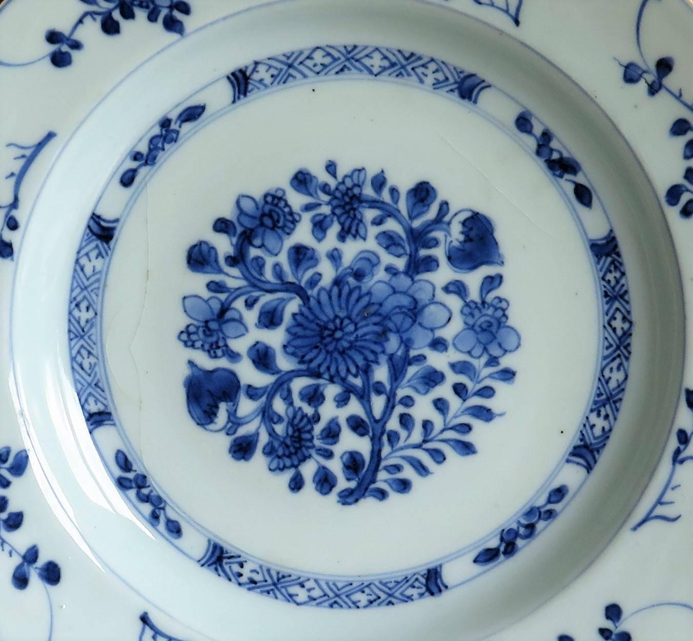 Chinese Porcelain Plate in Blue and White, Qing, Early 18th Century, circa 1735 1