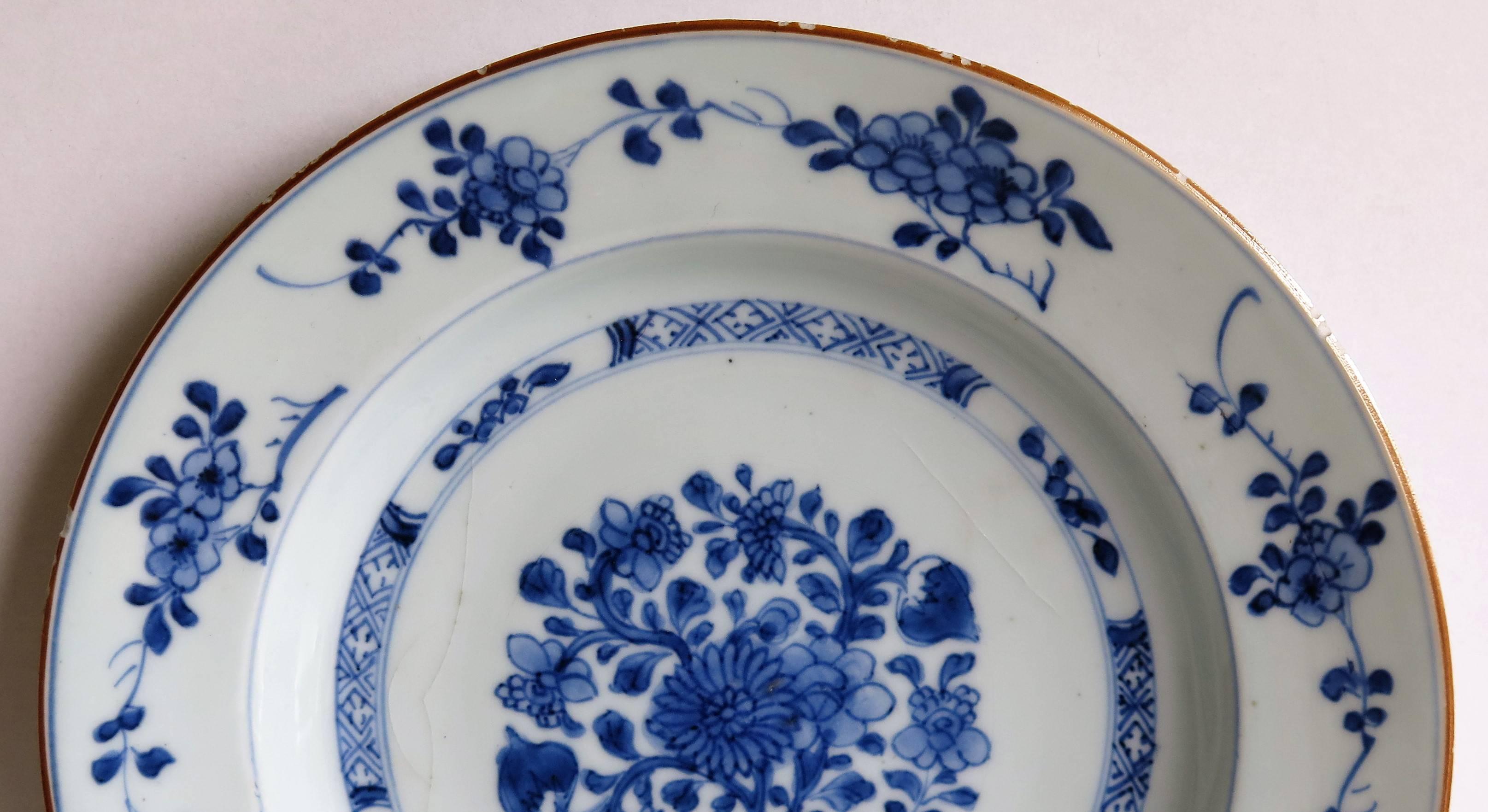 Chinese Porcelain Plate in Blue and White, Qing, Early 18th Century, circa 1735 2