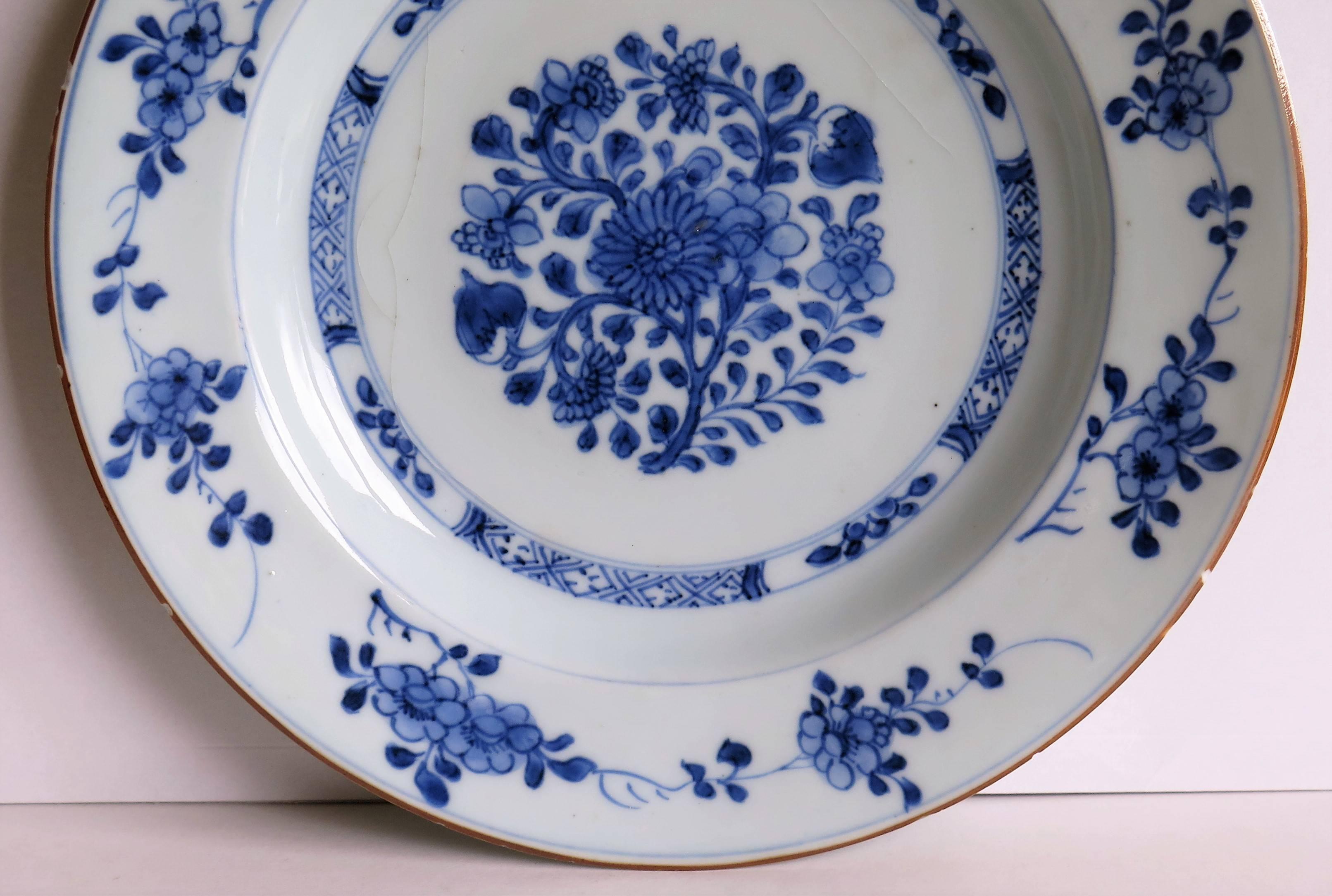Chinese Porcelain Plate in Blue and White, Qing, Early 18th Century, circa 1735 3
